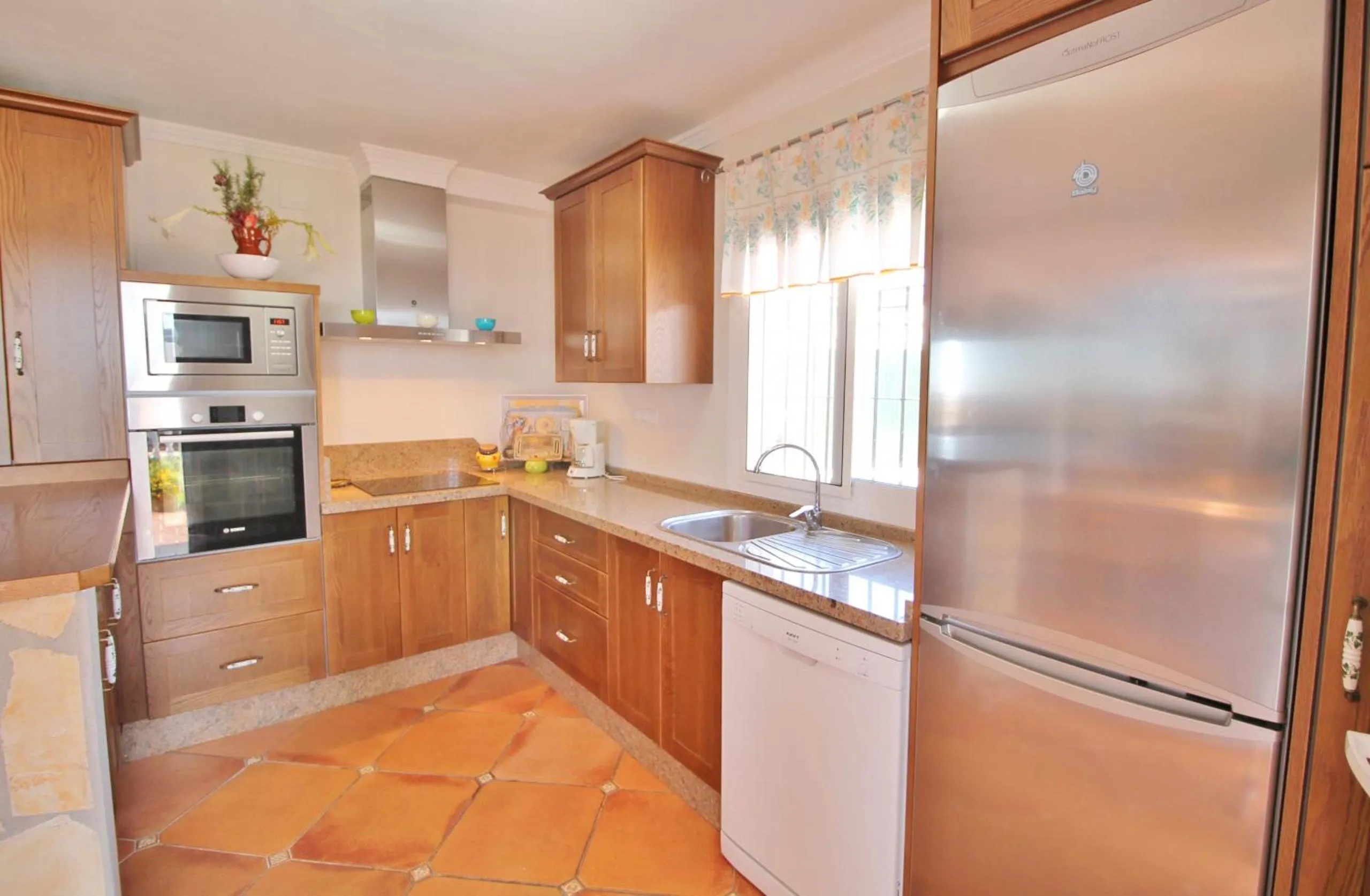Kitchen or kitchenette in Villa Jeromo SpainSunRentals 1004