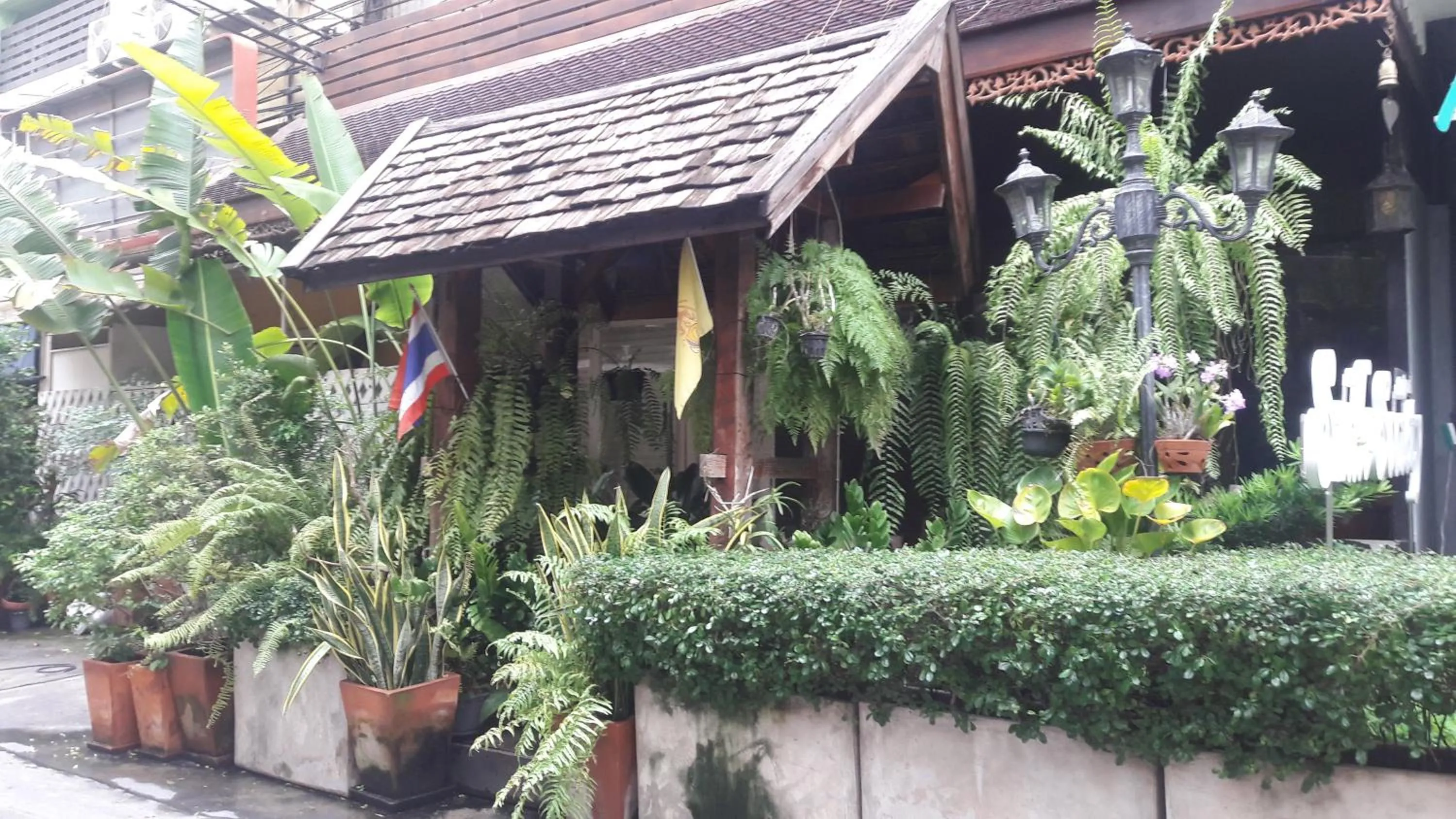 Facade/entrance in Smile Society