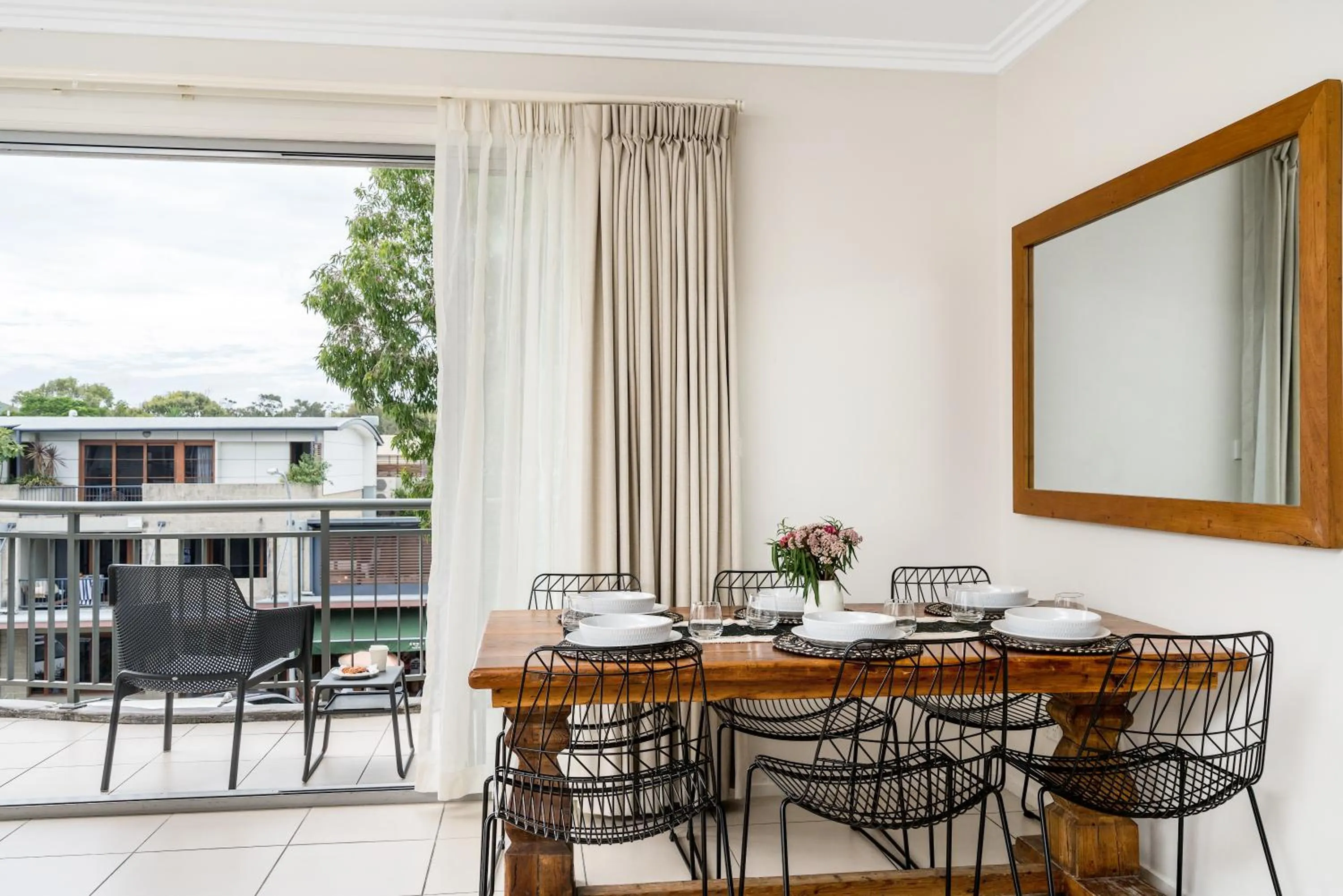 Dining area in Byron Bay Hotel and Apartments