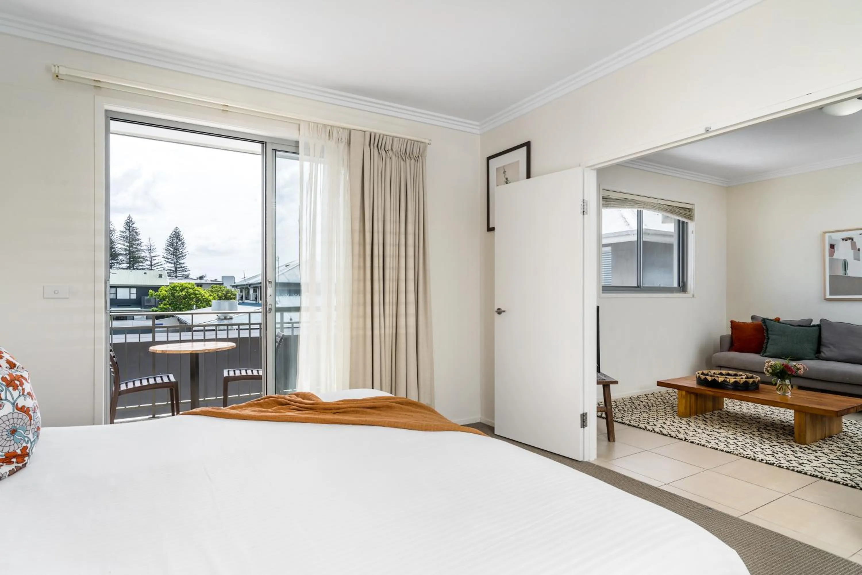 Bedroom, Bed in Byron Bay Hotel and Apartments