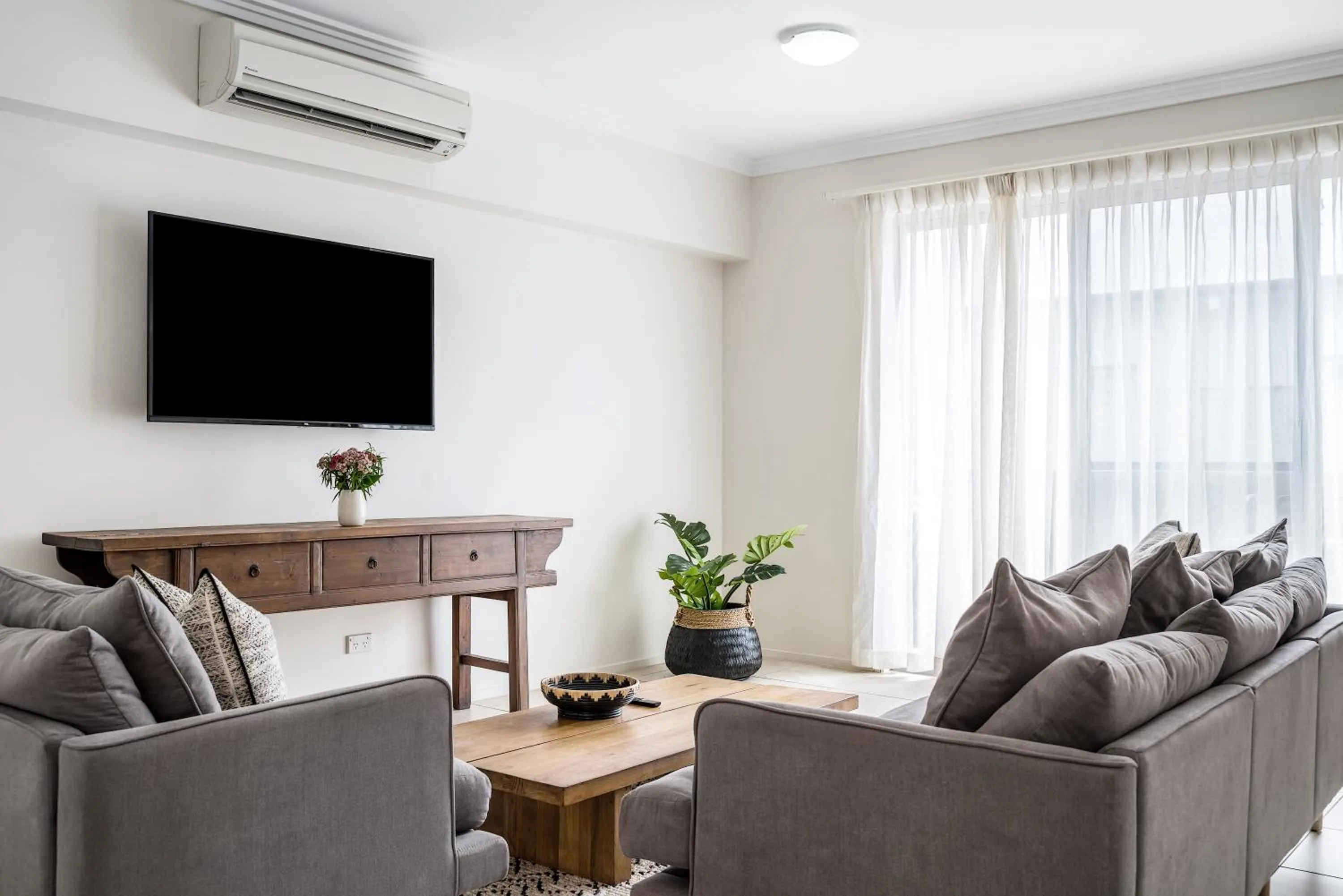 Living room in Byron Bay Hotel and Apartments