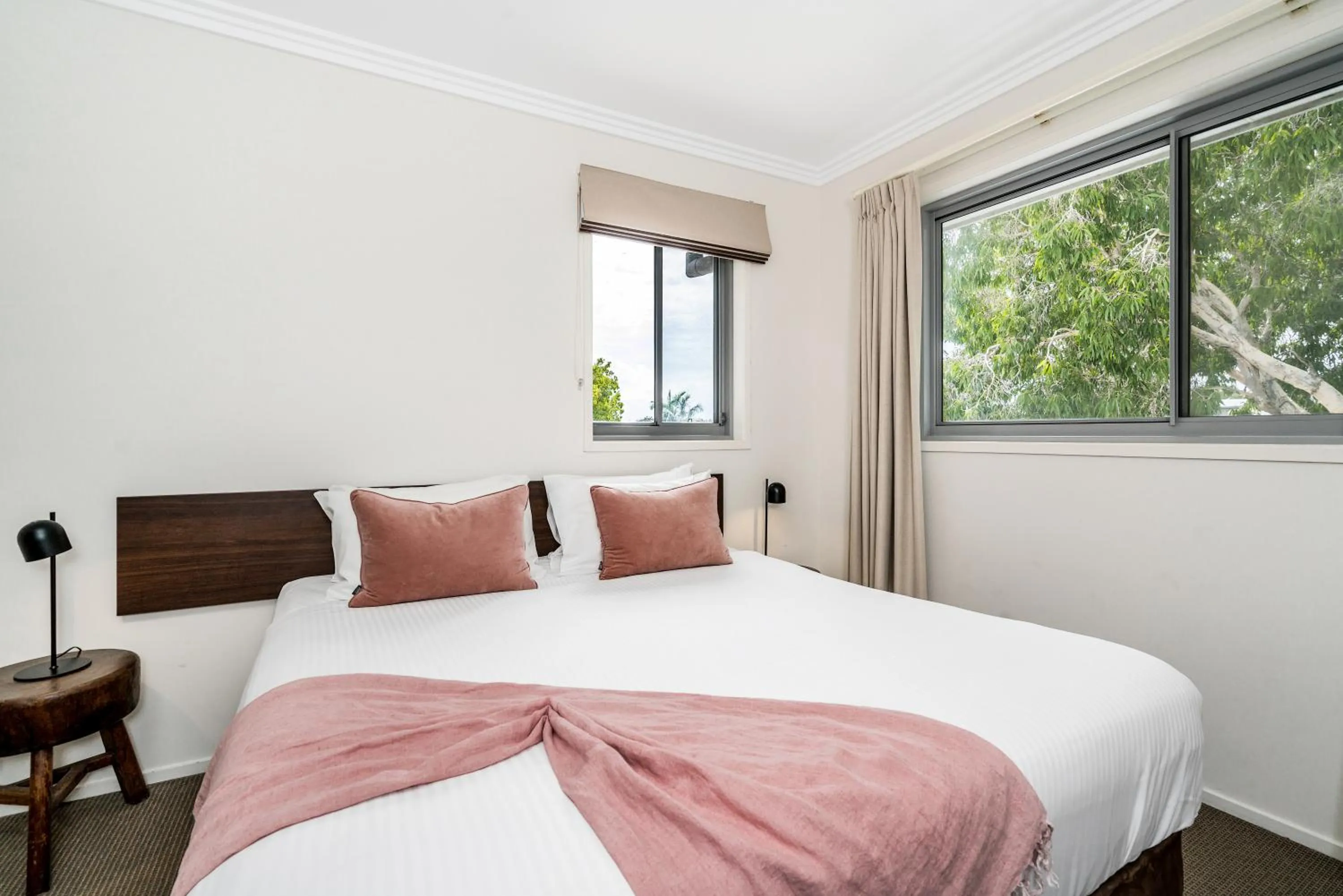 Bedroom, Bed in Byron Bay Hotel and Apartments