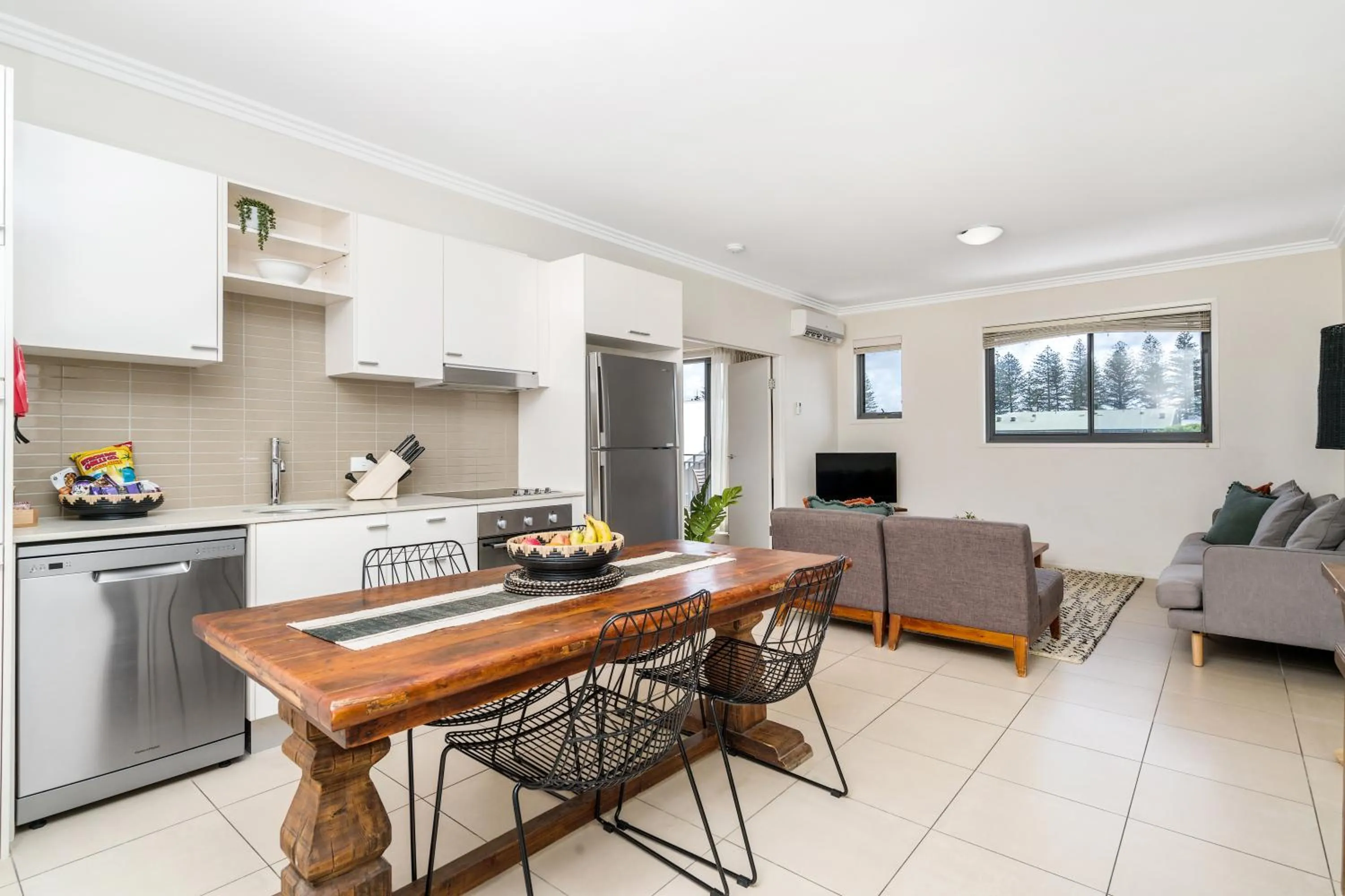Kitchen or kitchenette in Byron Bay Hotel and Apartments