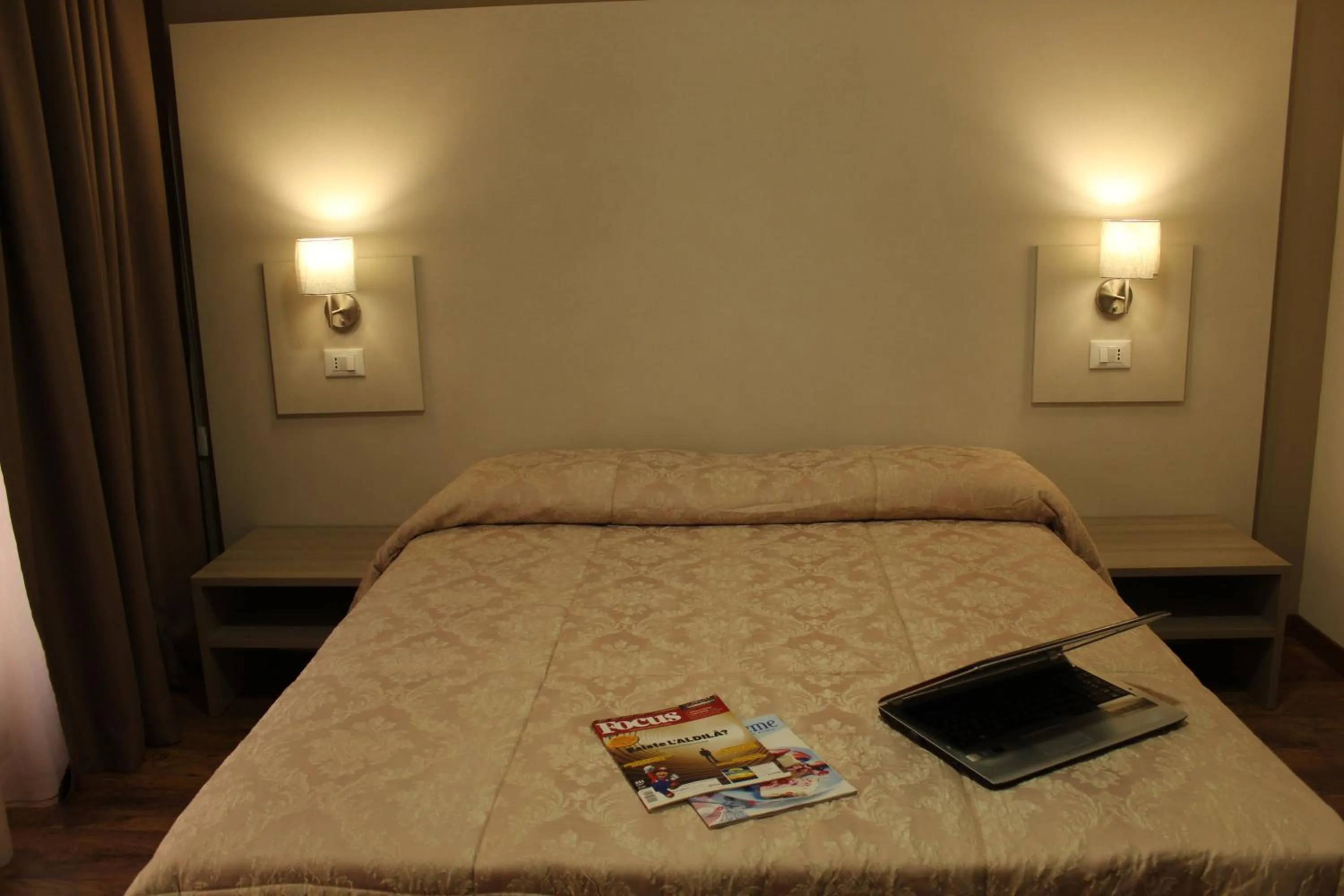 Bedroom, Bed in B&B Erifrà Piccolo Hotel