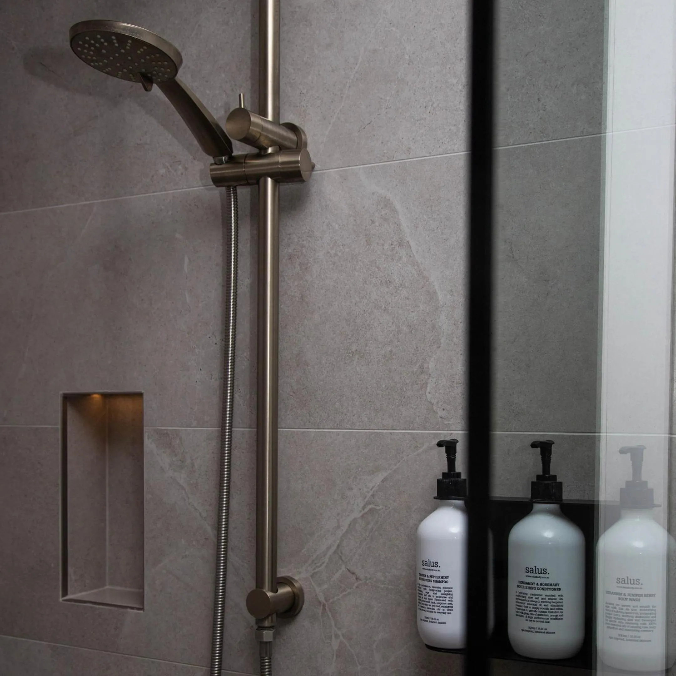 Shower in Lennox Holiday Apartments