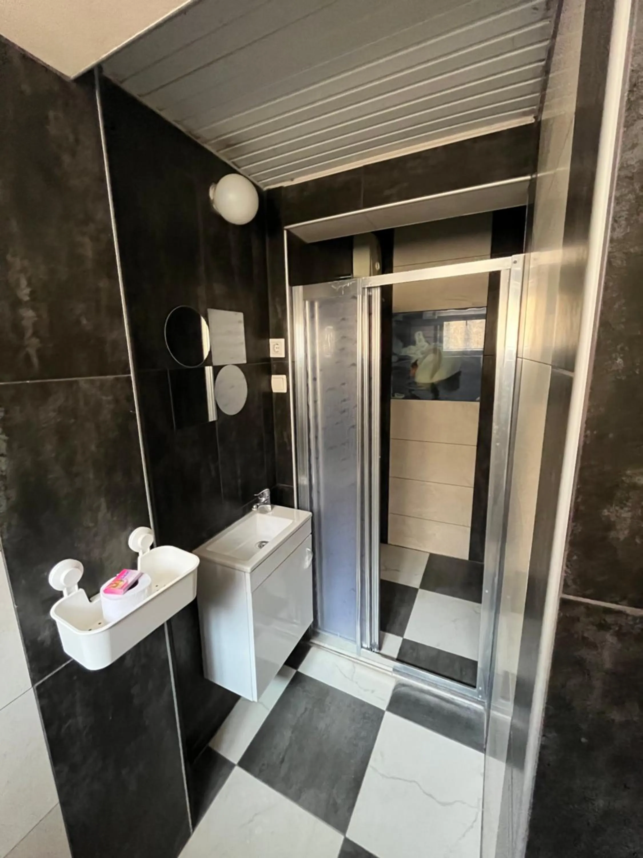 Shower in Erkal Pension