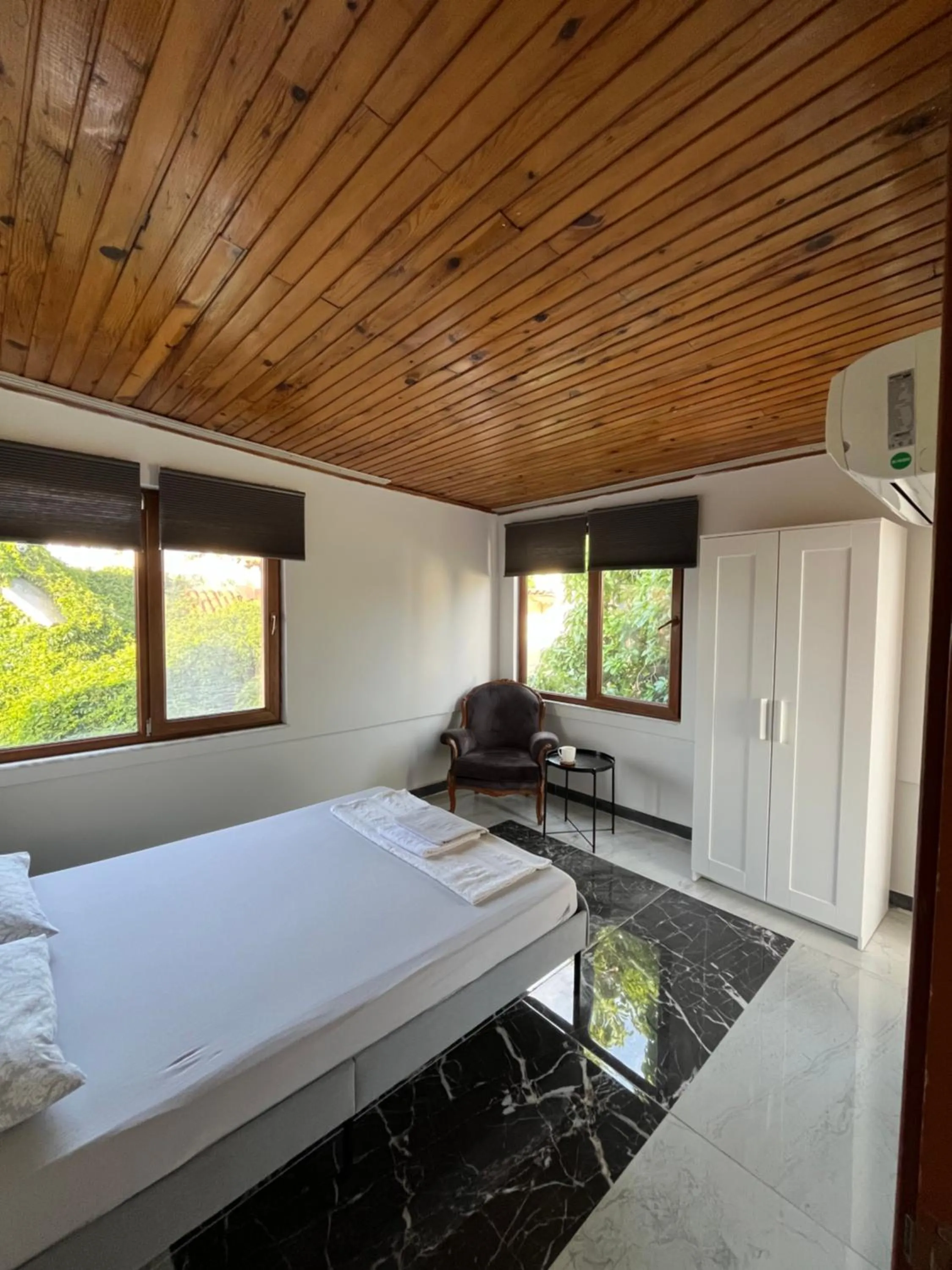 Bedroom, Bed in Erkal Pension