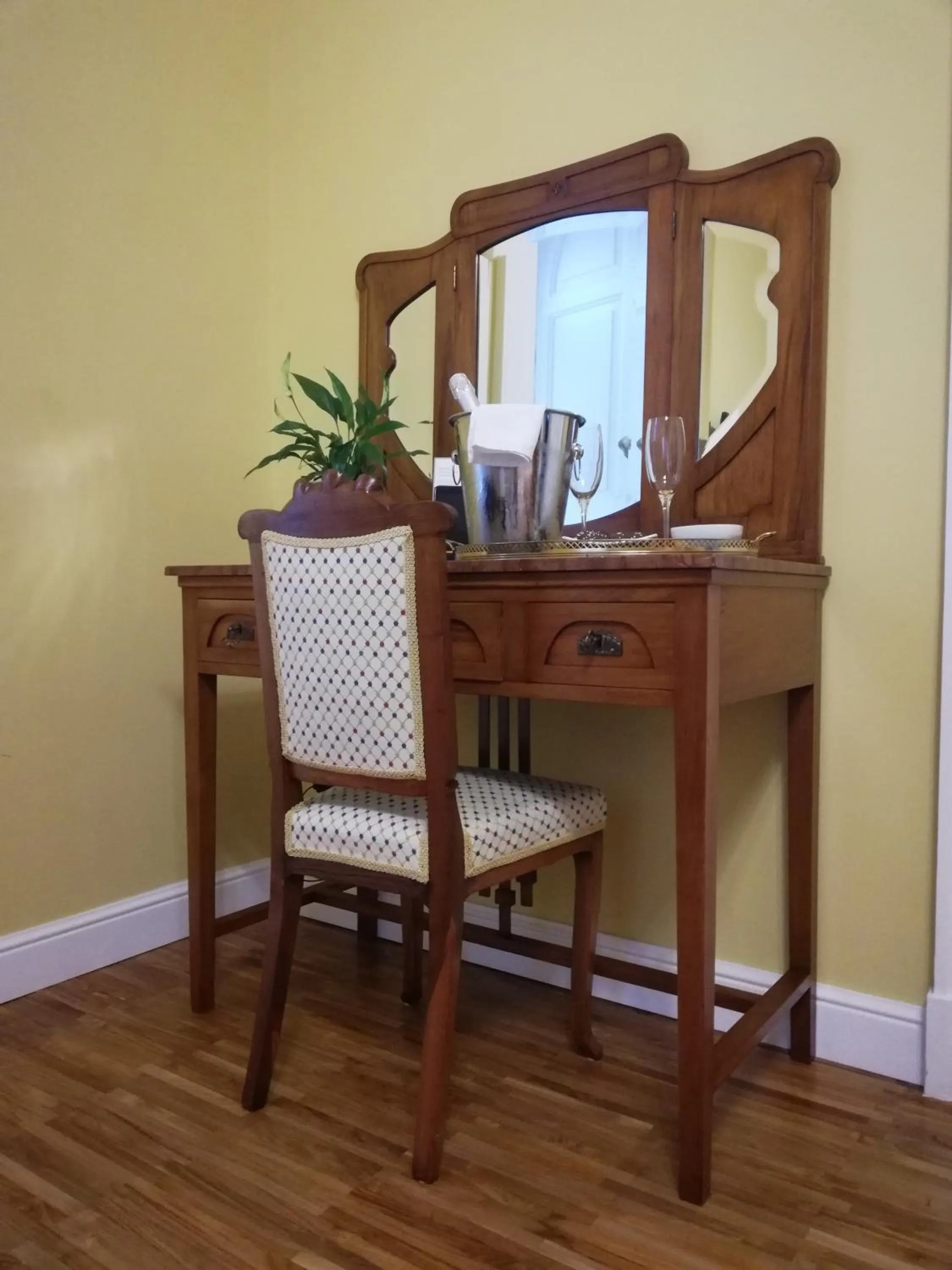 Decorative detail in Villa Manning Relais