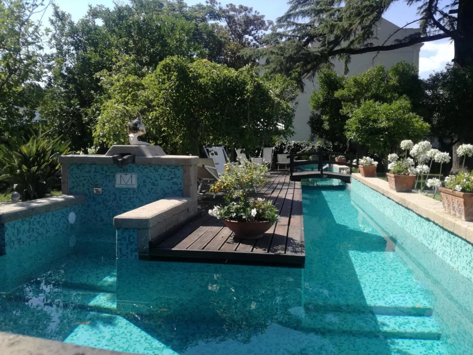 Swimming pool in Villa Manning Relais