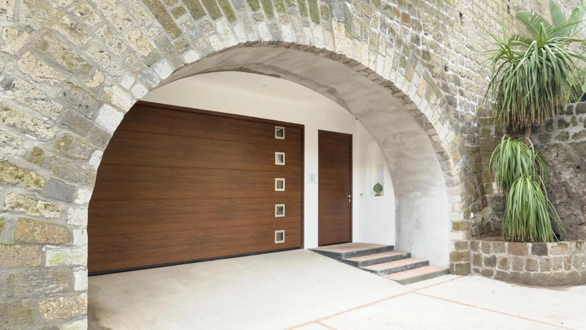 Facade/entrance in Villa Manning Relais