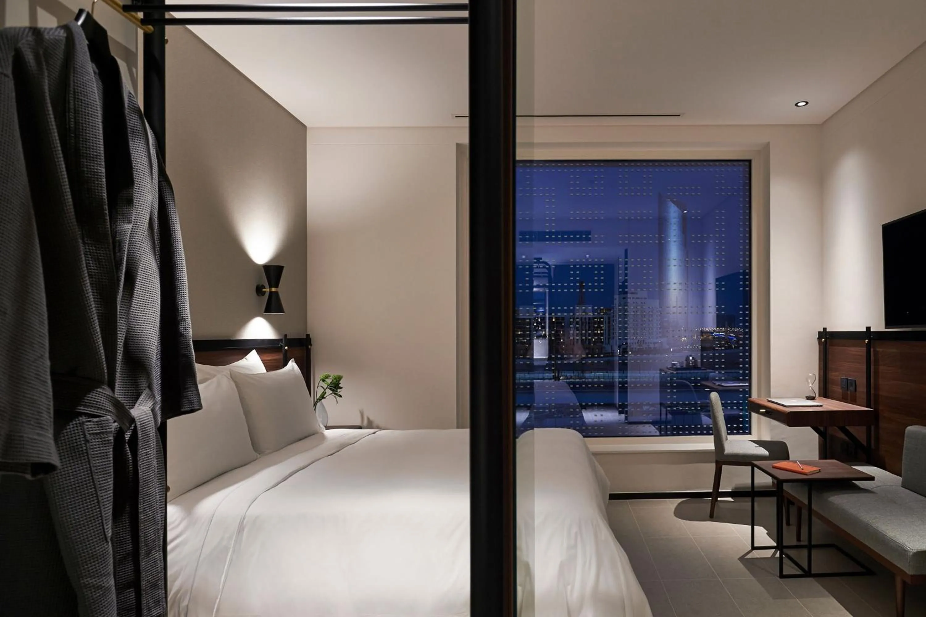 Bedroom, Bed in FORM Hotel Al Jaddaf, Dubai, a Member of Design Hotels
