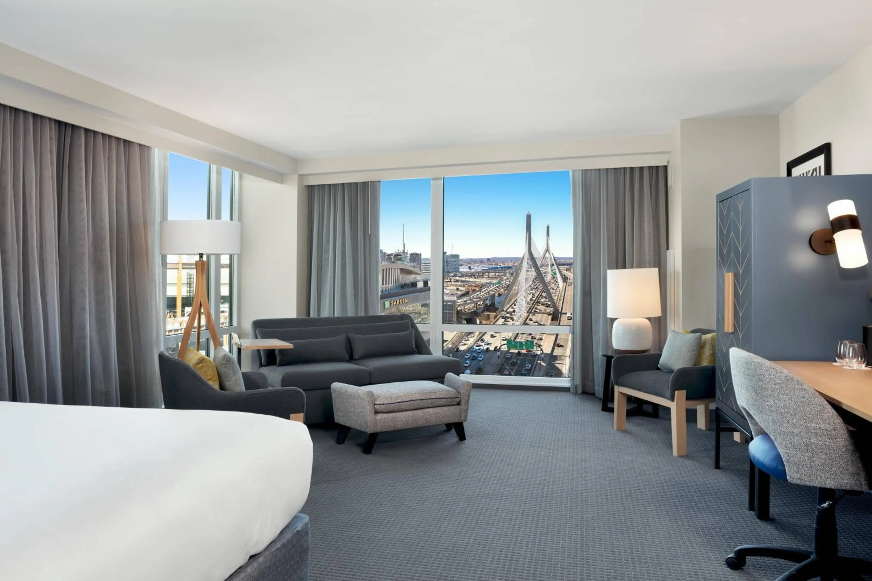 Photo of the whole room, Bed in Courtyard Boston Downtown/North Station