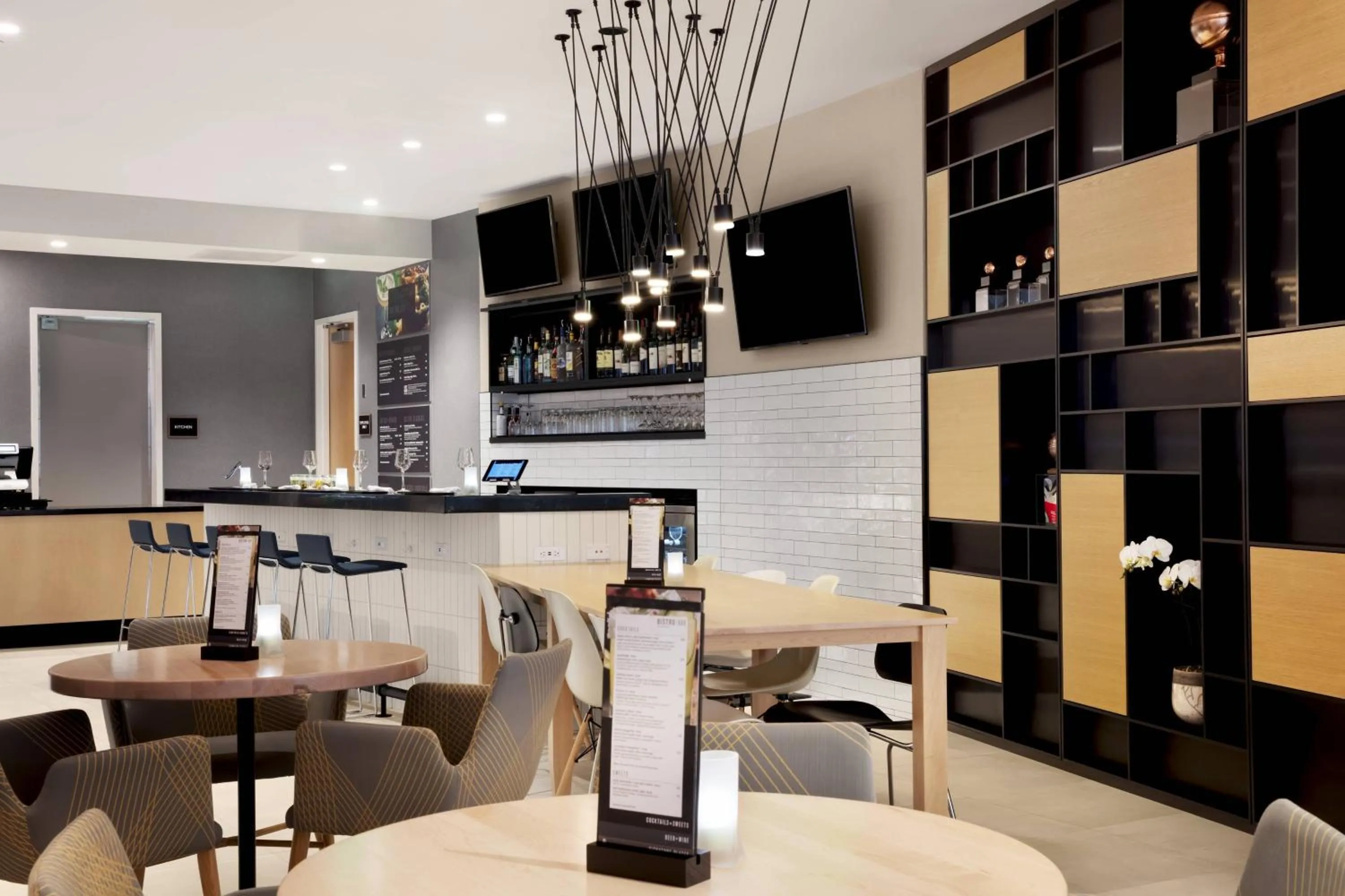 Restaurant/places to eat in Courtyard Boston Downtown/North Station