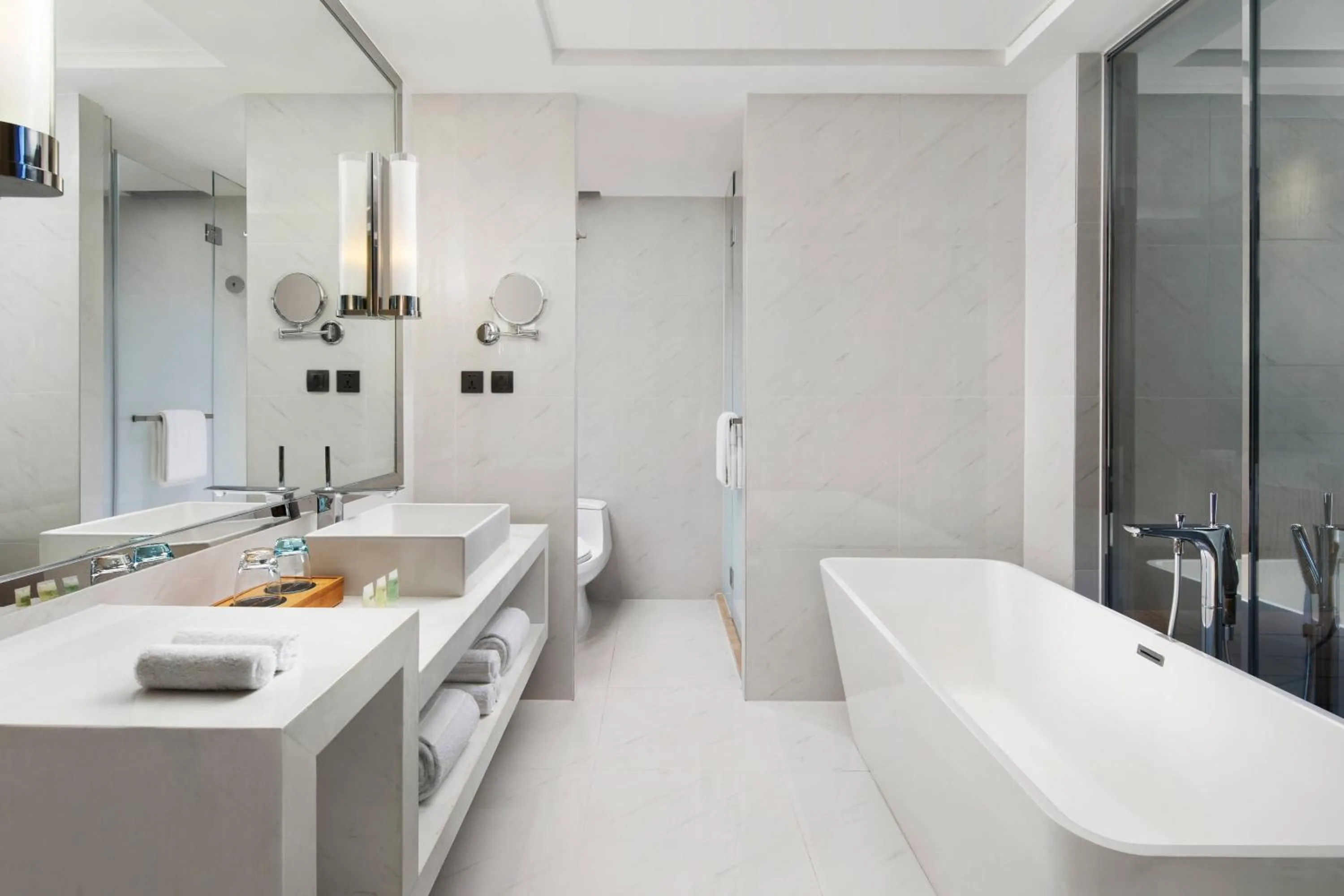 Bathroom in Courtyard by Marriott Shanghai Changfeng Park