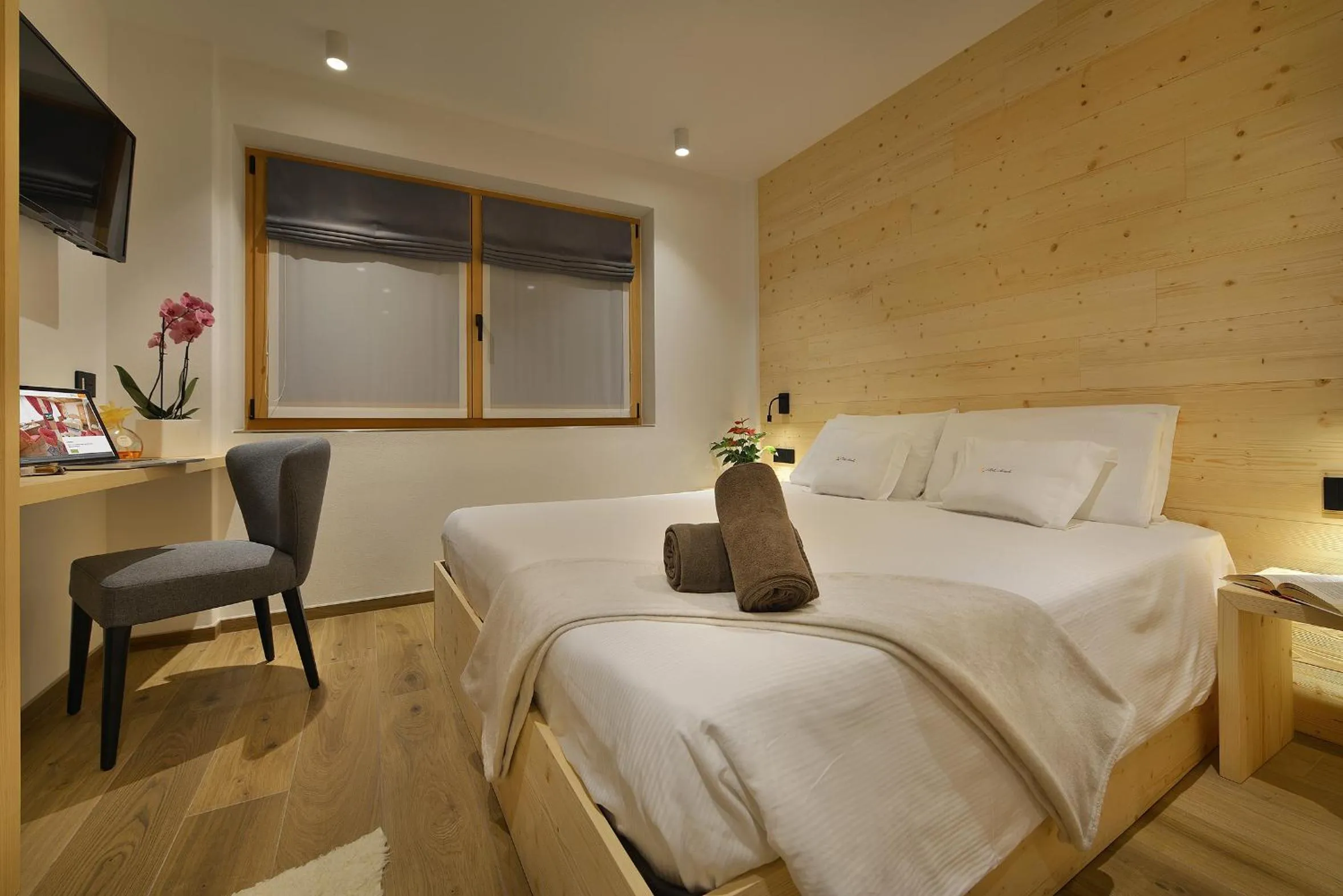 Bedroom, Bed in Hotel Valtellina