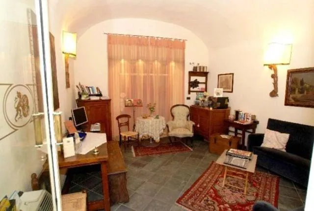 Communal lounge/ TV room in Locanda Borgonuovo