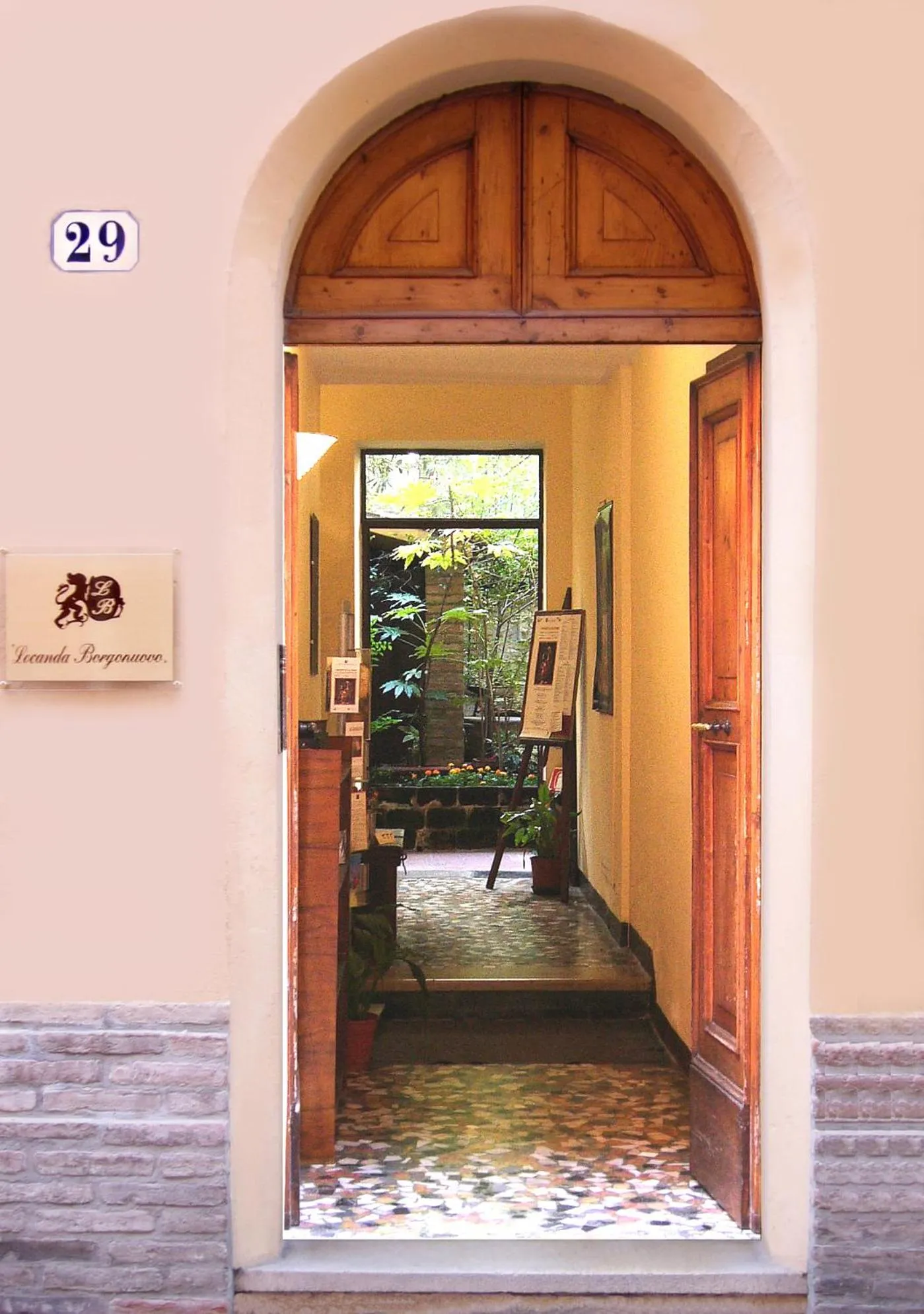 Facade/entrance in Locanda Borgonuovo