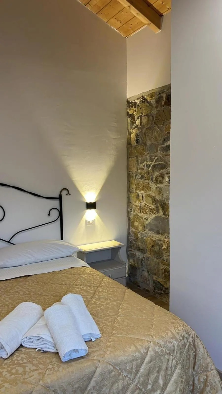 Bedroom, Bed in Agriturismo San Basilio