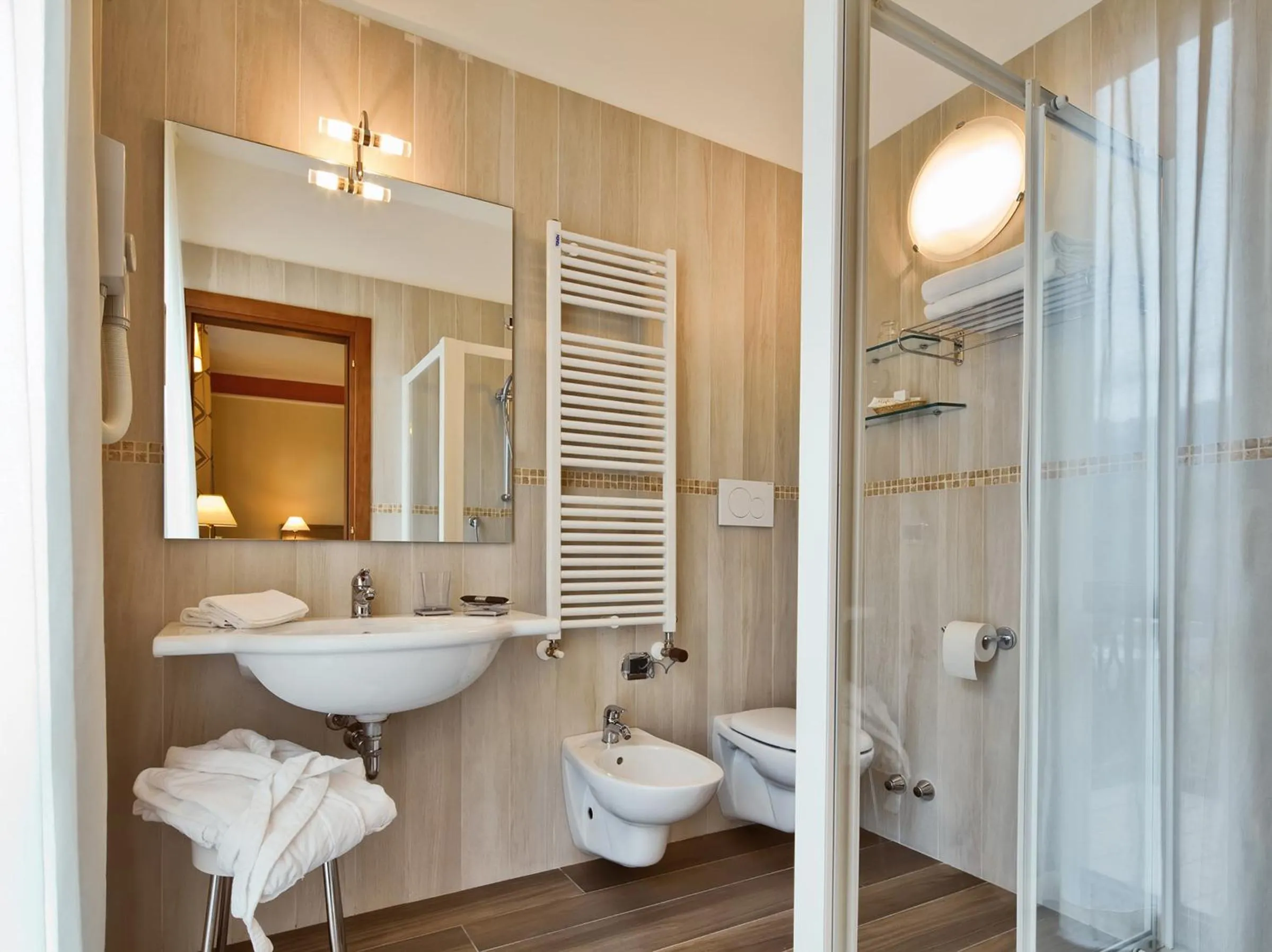 Shower in Hotel Astra