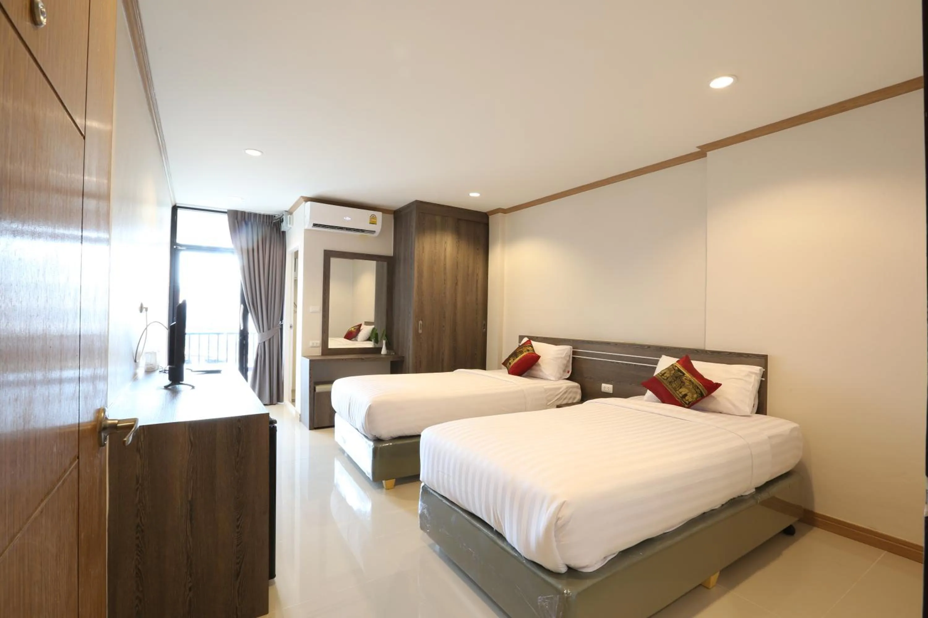 Bed in Sunlight Hotel