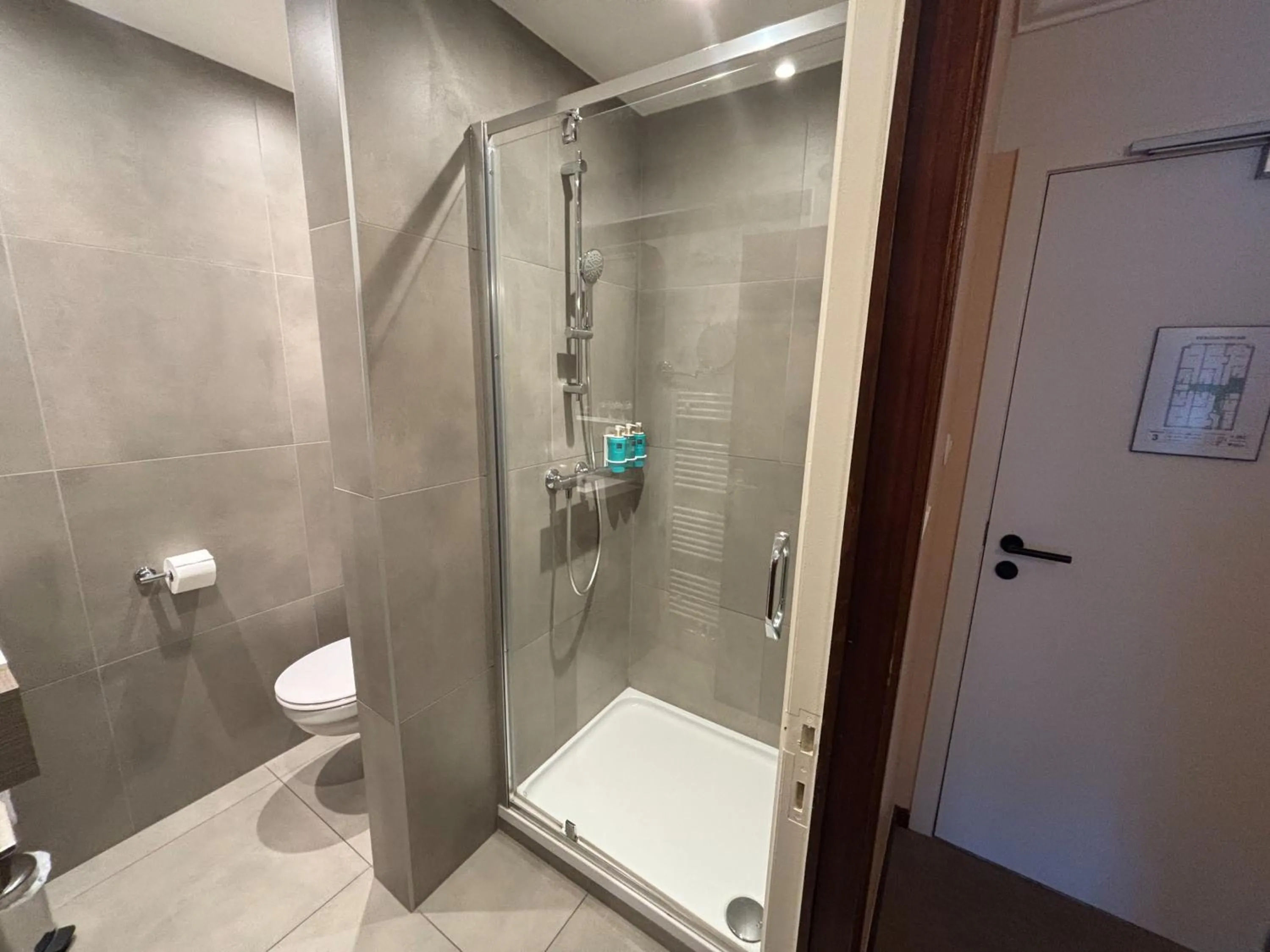 Shower in Hotel Uilenspiegel