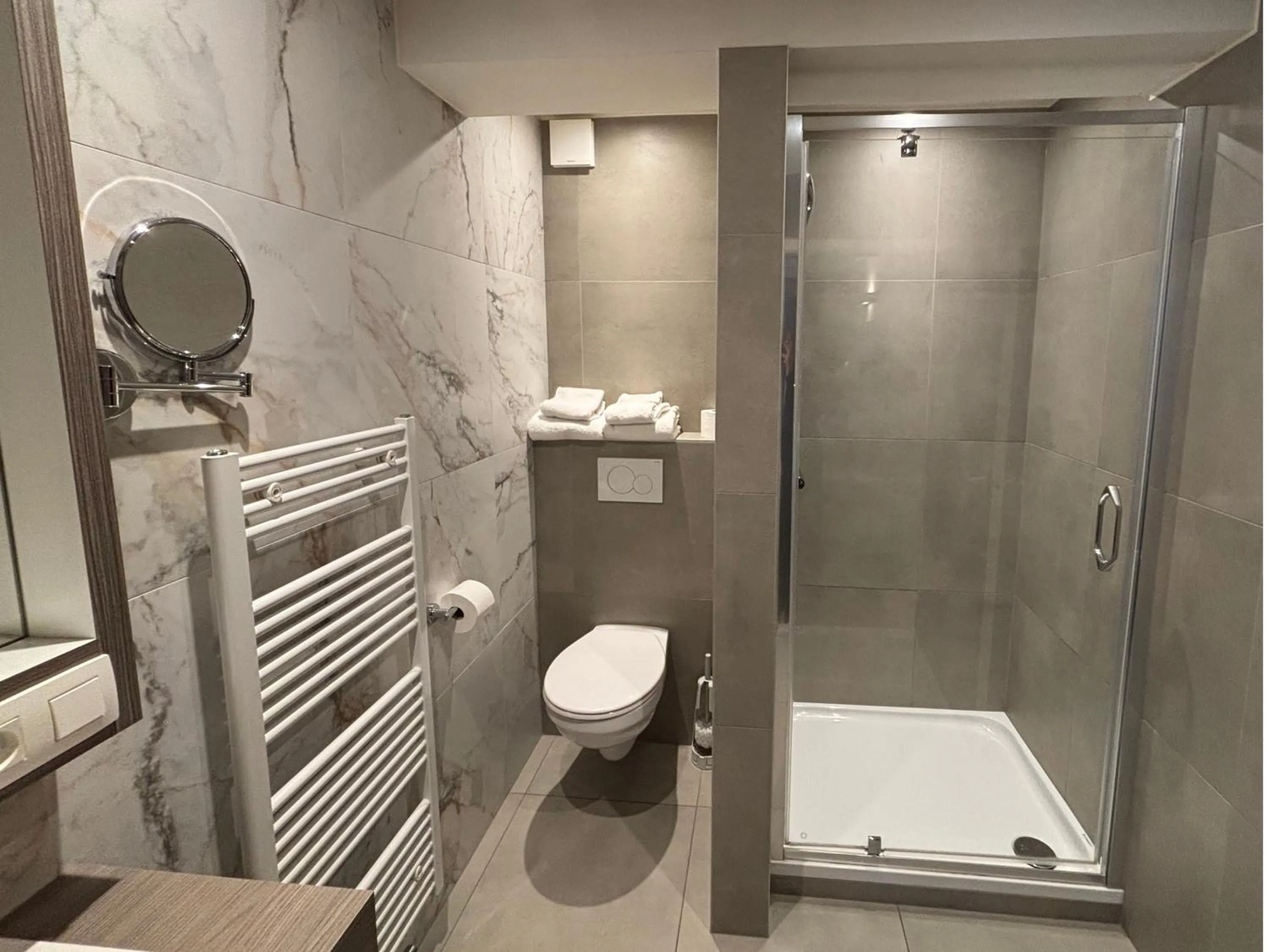 Shower in Hotel Uilenspiegel