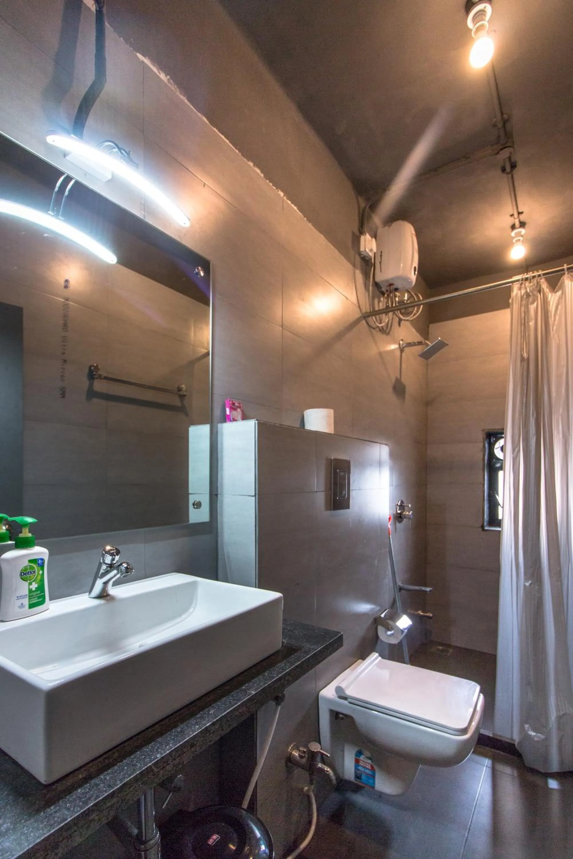 Bathroom in Backpacker Cowies