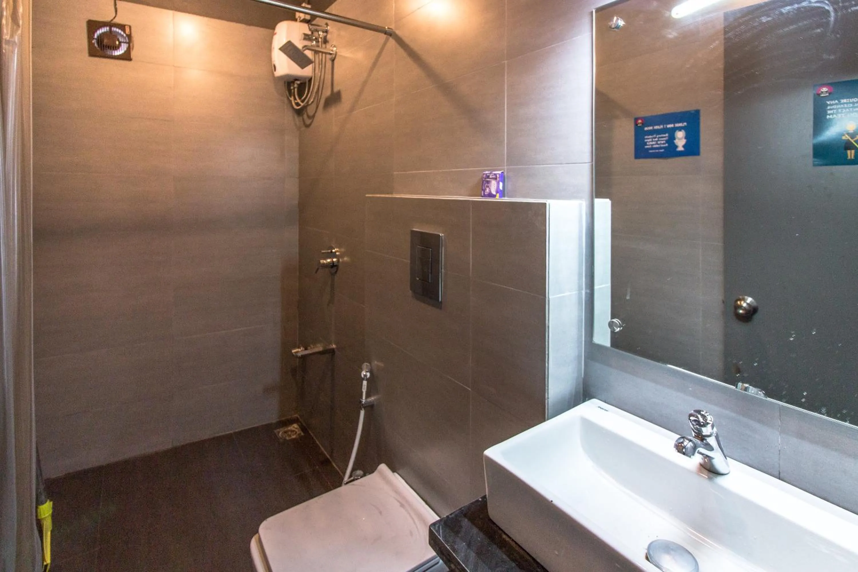 Bathroom in Backpacker Cowies