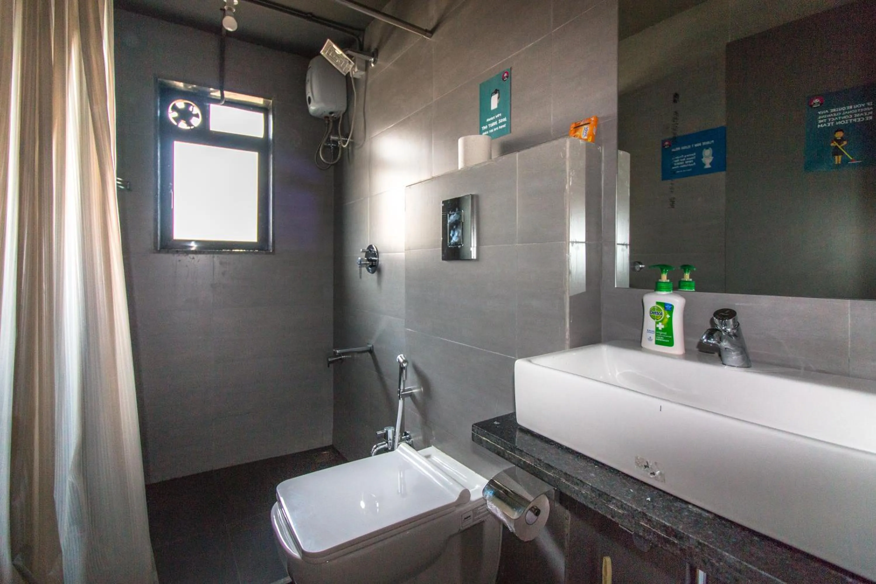 Bathroom in Backpacker Cowies