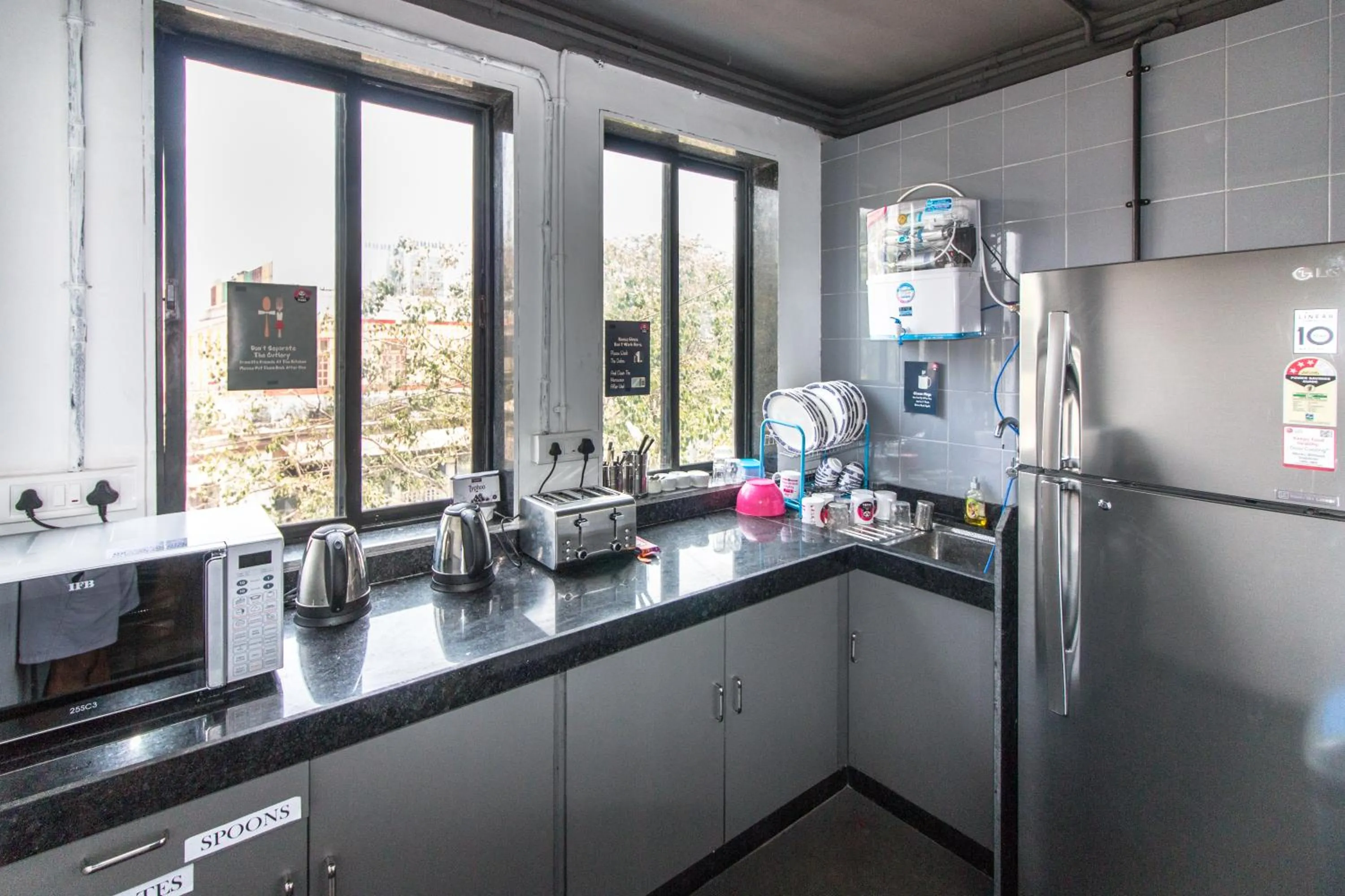 Communal kitchen in Backpacker Cowies