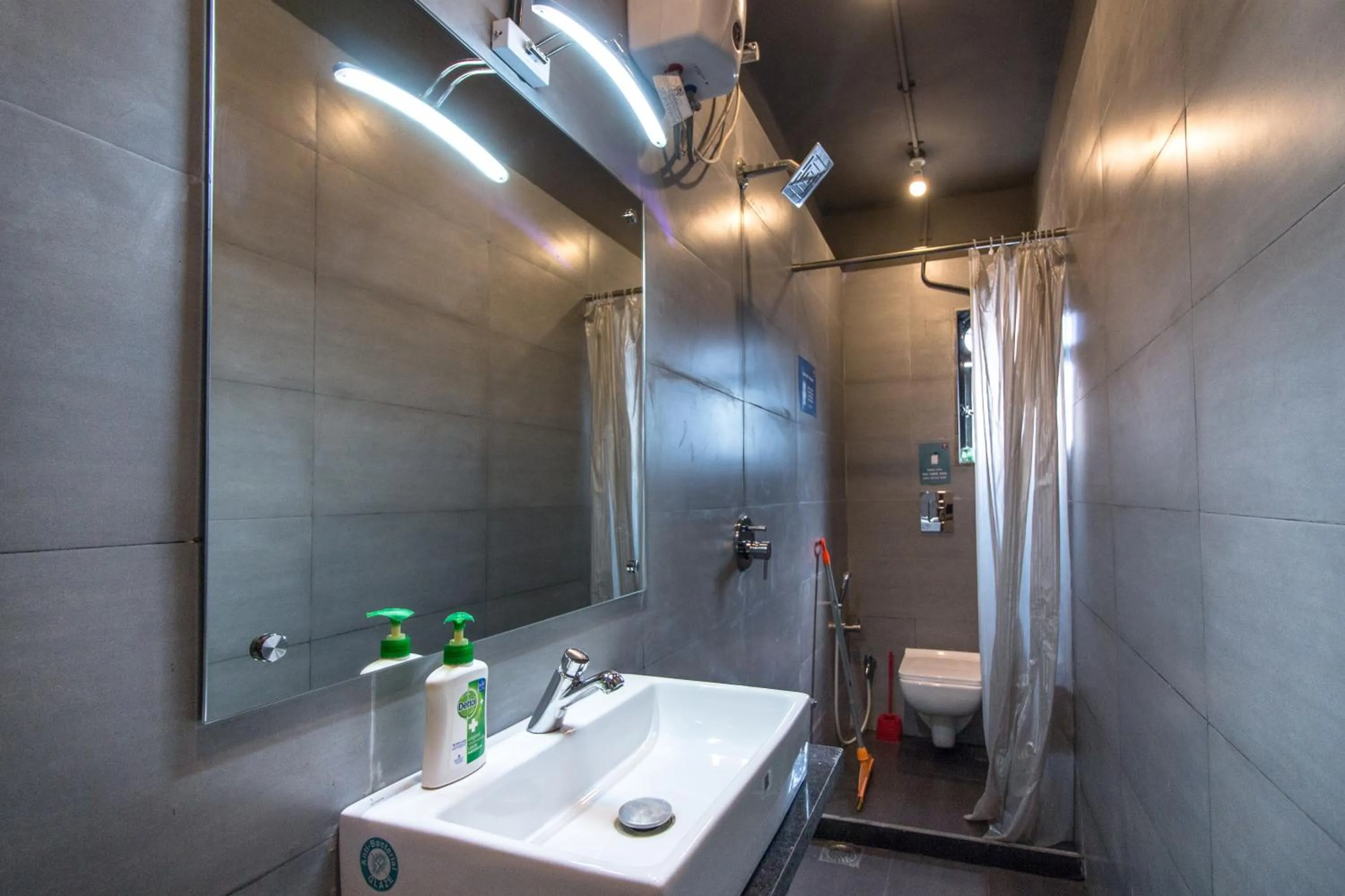 Bathroom in Backpacker Cowies