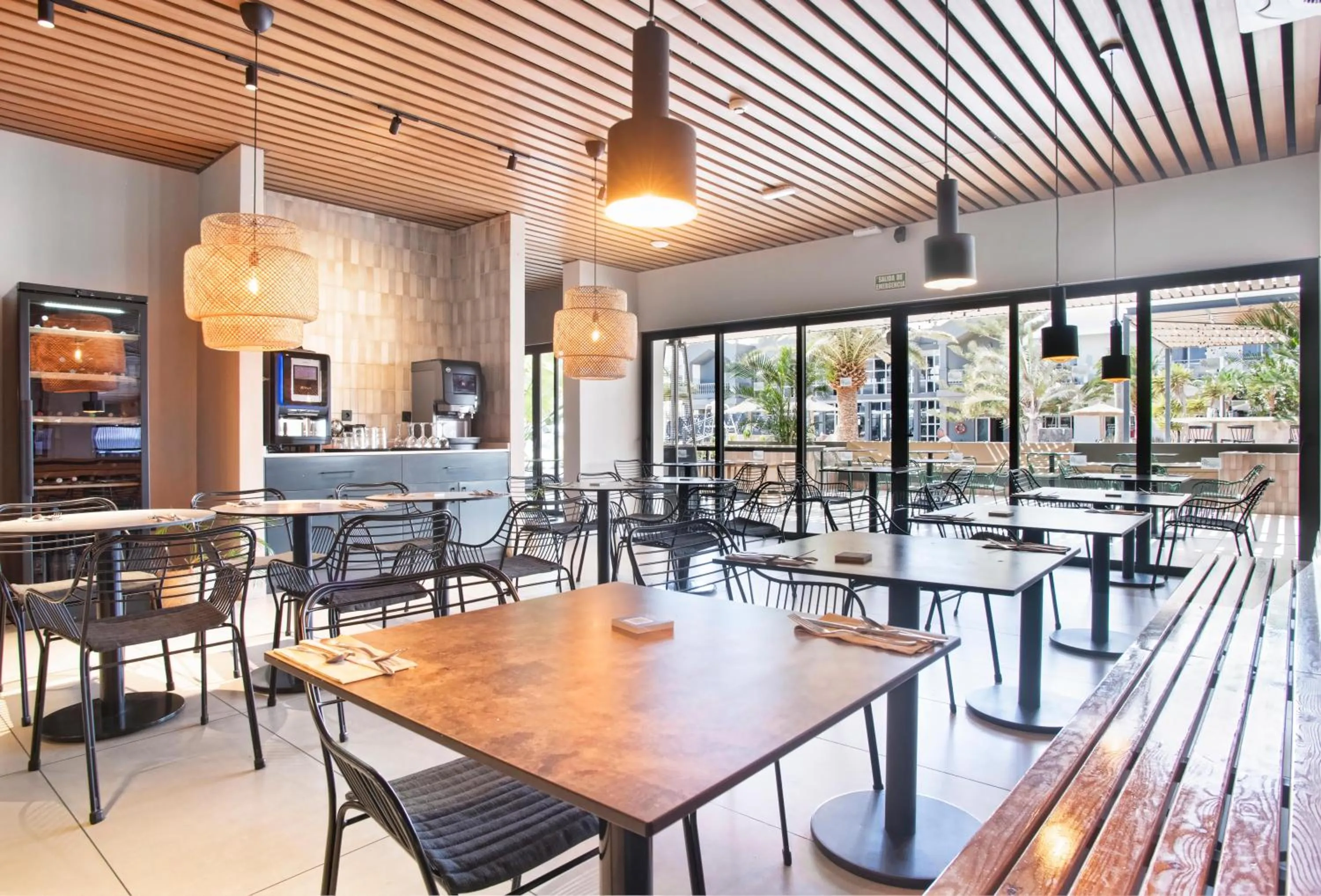 Restaurant/places to eat in Coral Cotillo Beach