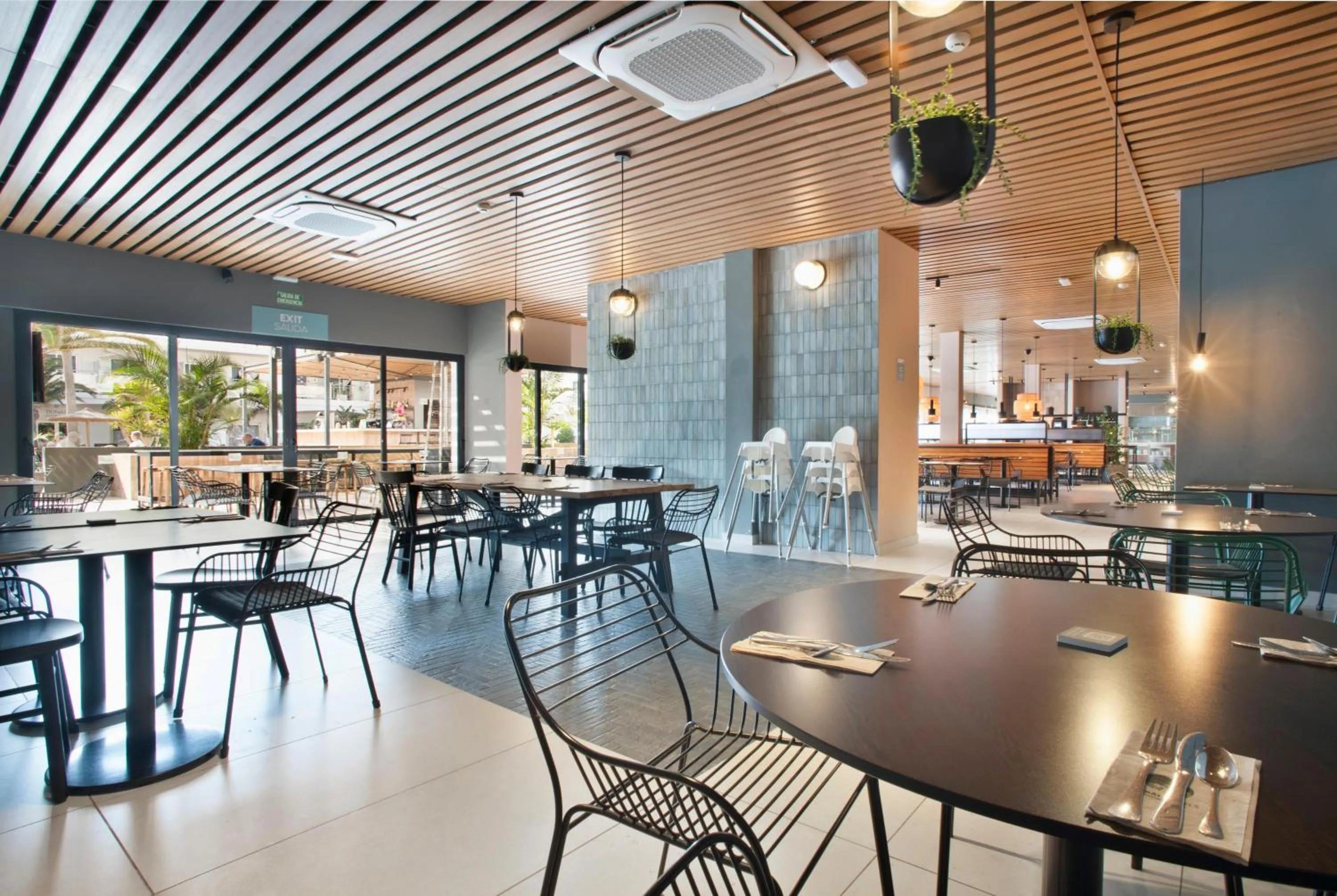 Restaurant/places to eat in Coral Cotillo Beach