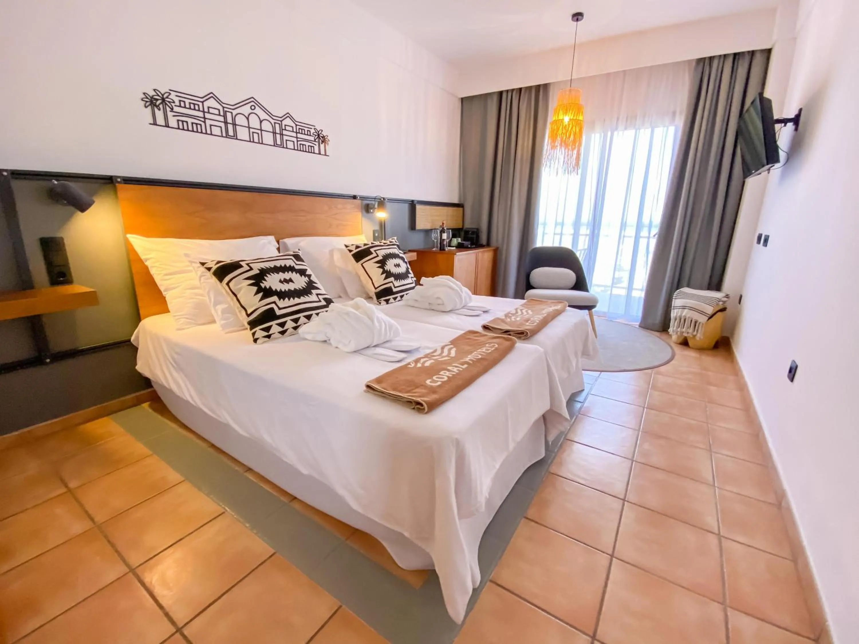 Photo of the whole room, Bed in Coral Cotillo Beach