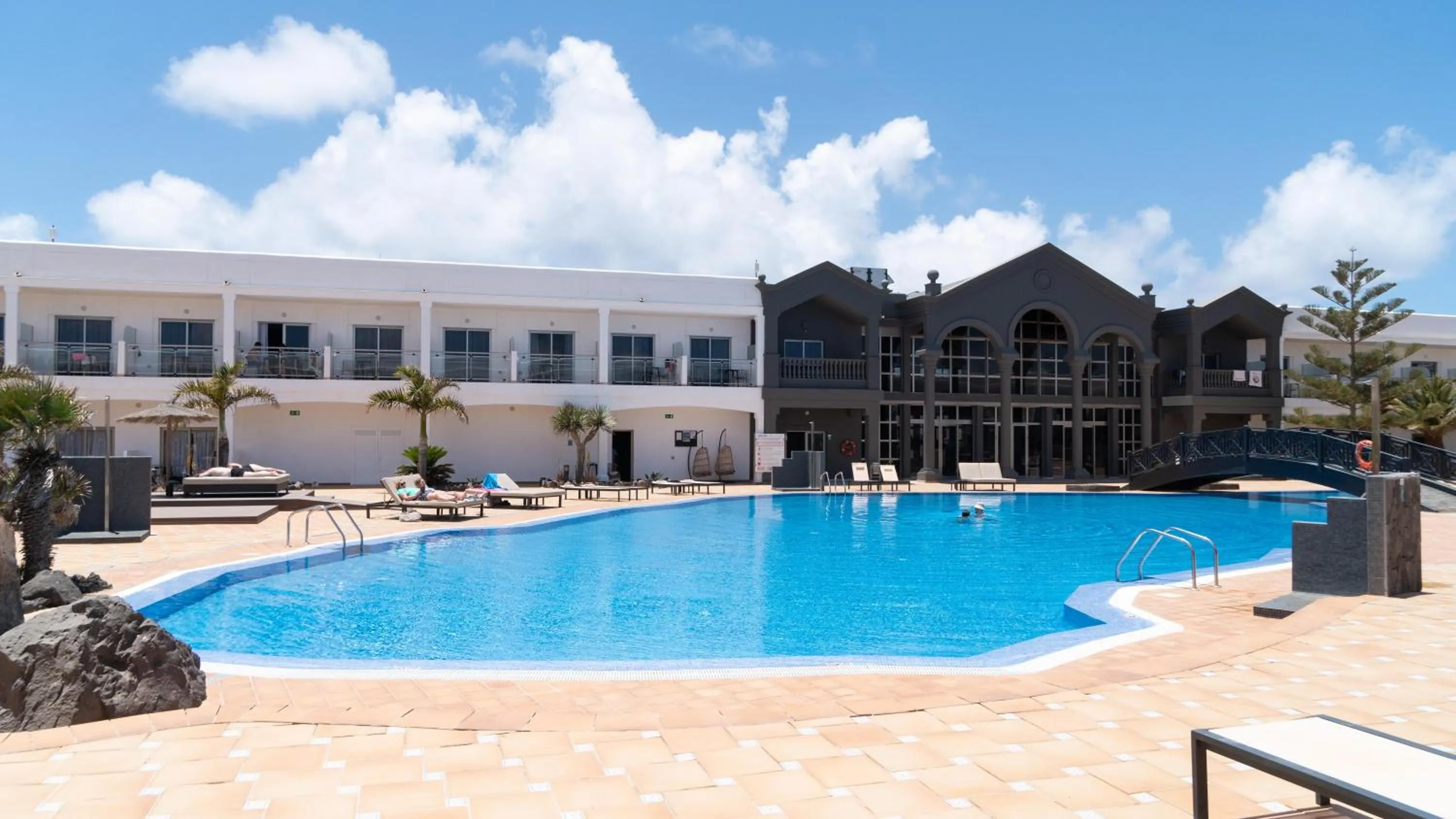 Swimming pool in Coral Cotillo Beach
