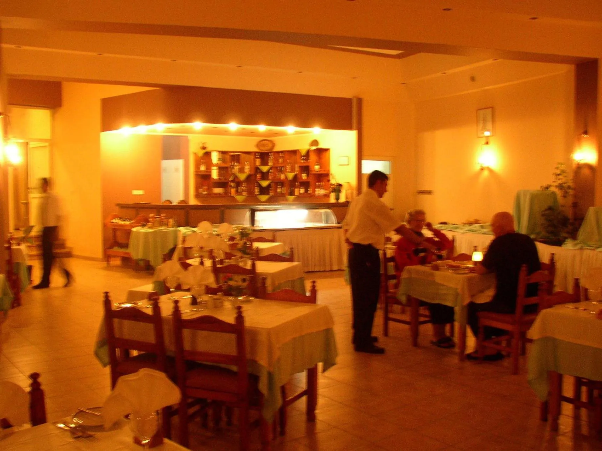 Restaurant/places to eat in Hotel Sempati