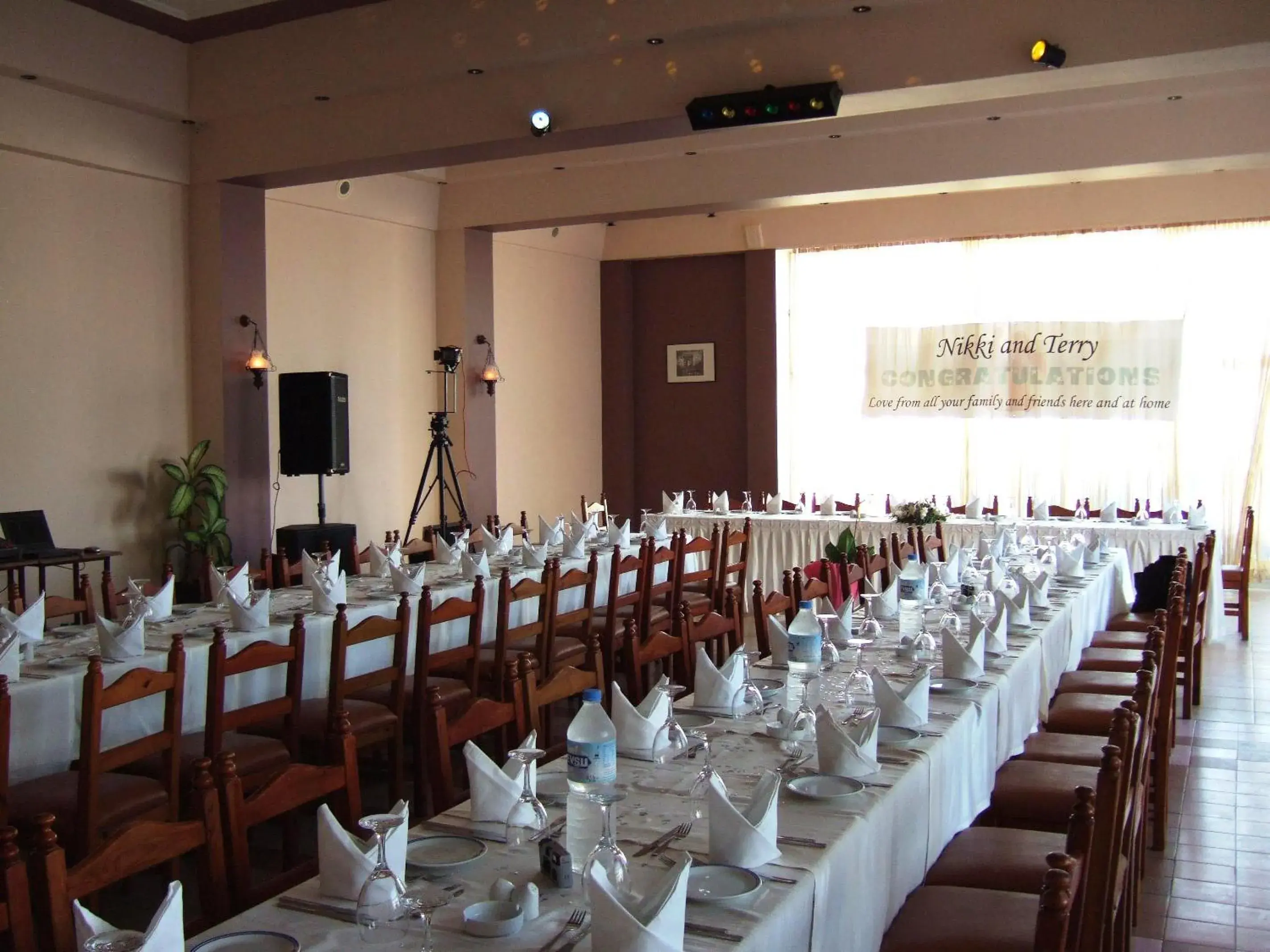 Restaurant/places to eat in Hotel Sempati Restaurant/places to eat in Hotel Sempati