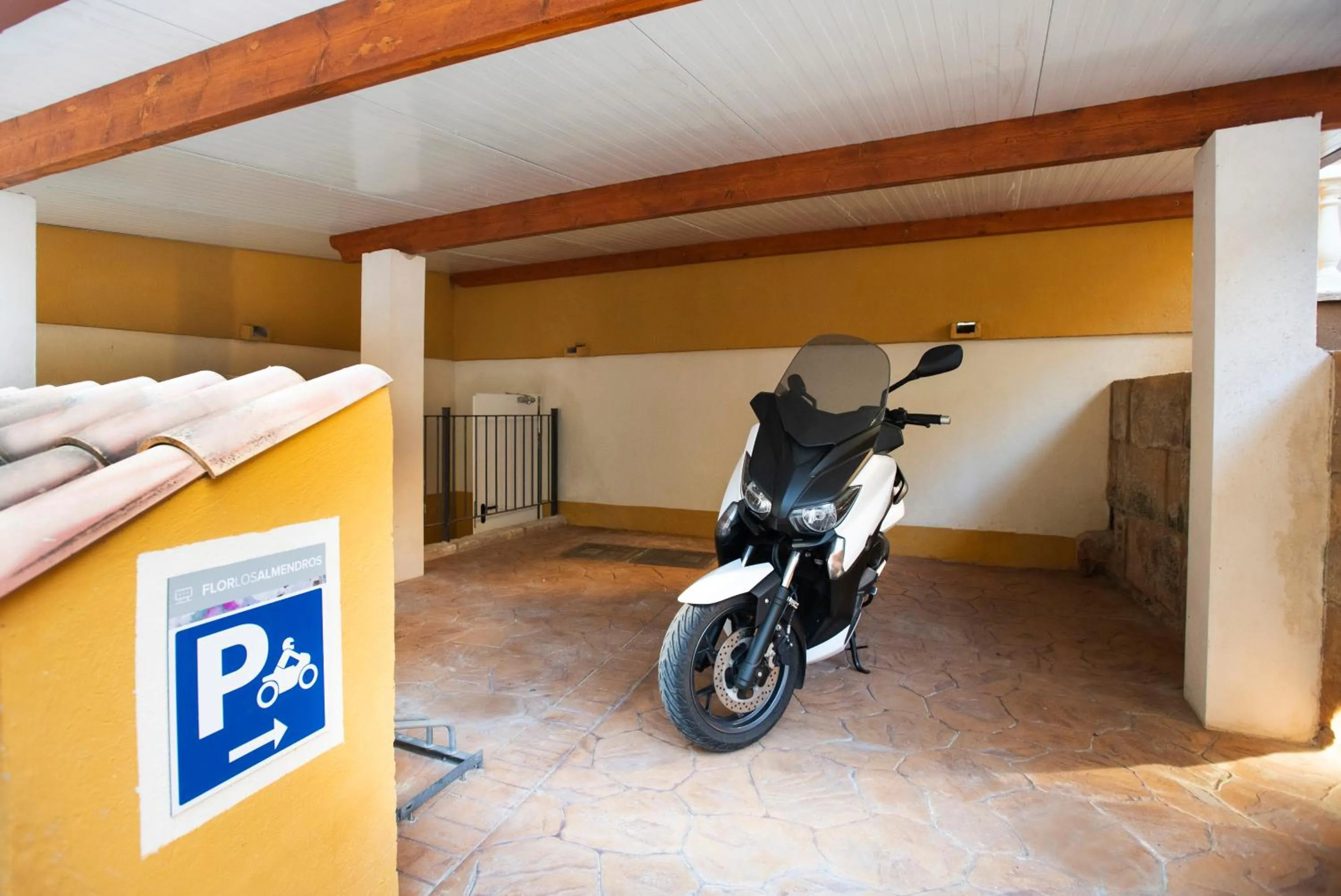 Area and facilities in FLOR los Almendros Apartamentos