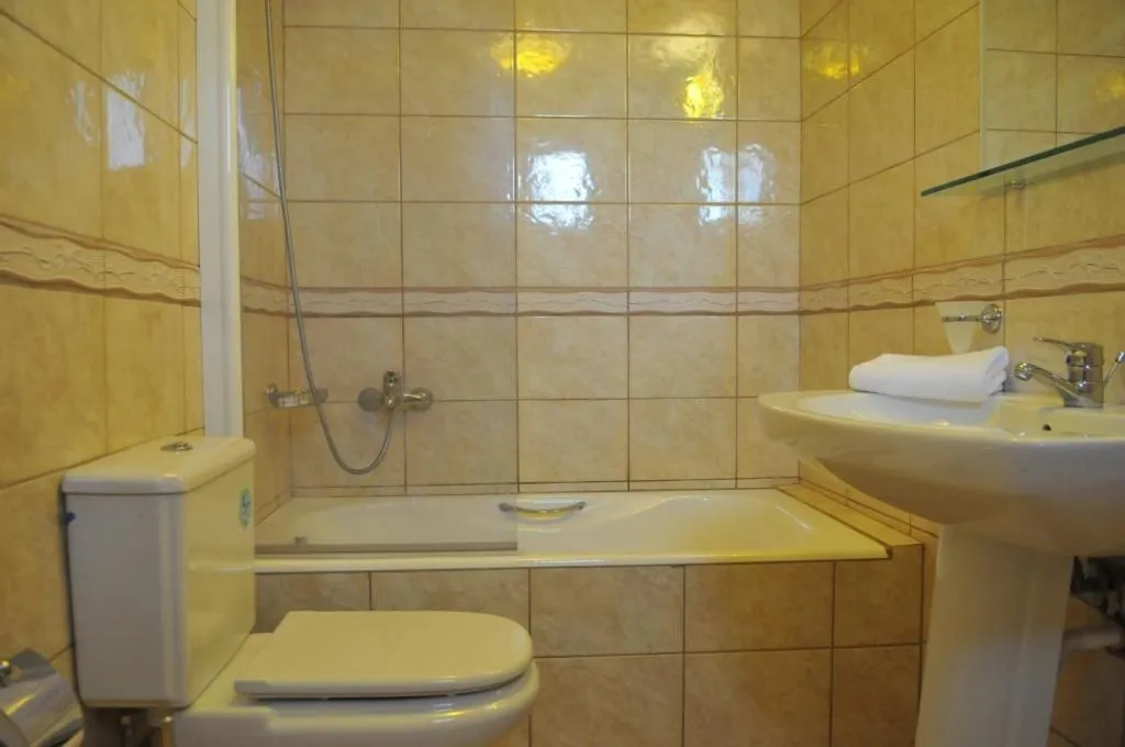 Bathroom in Finiki Plaza