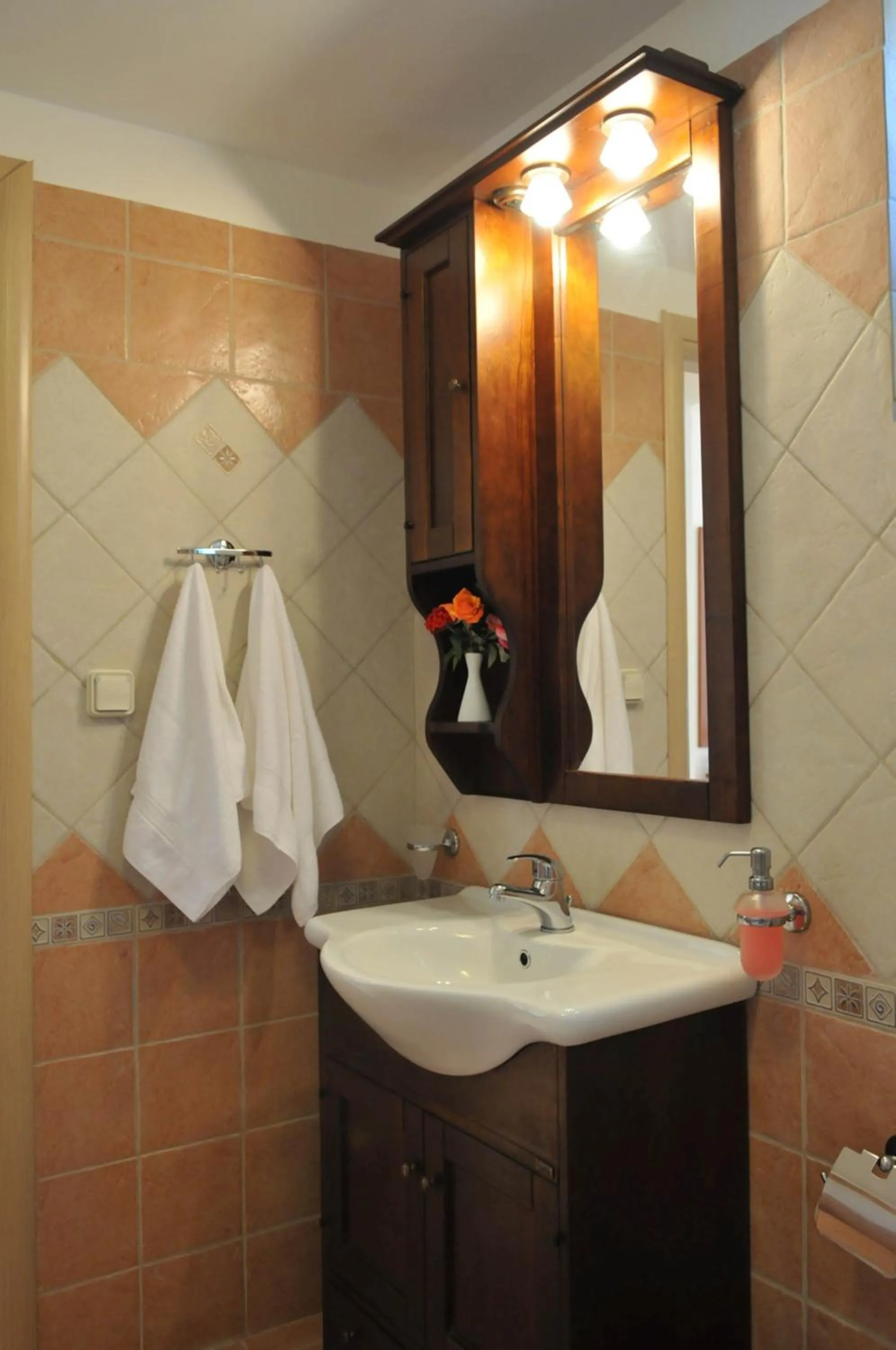 Toilet in Finiki Plaza