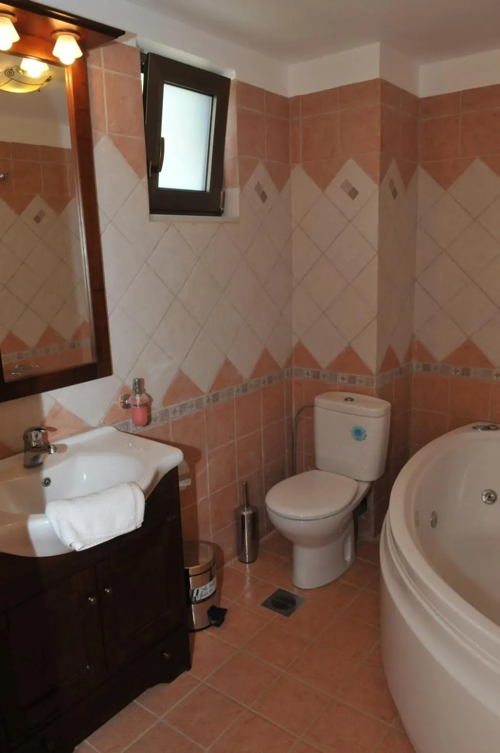 Toilet in Finiki Plaza