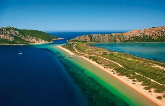 Nearby landmark in Finiki Plaza