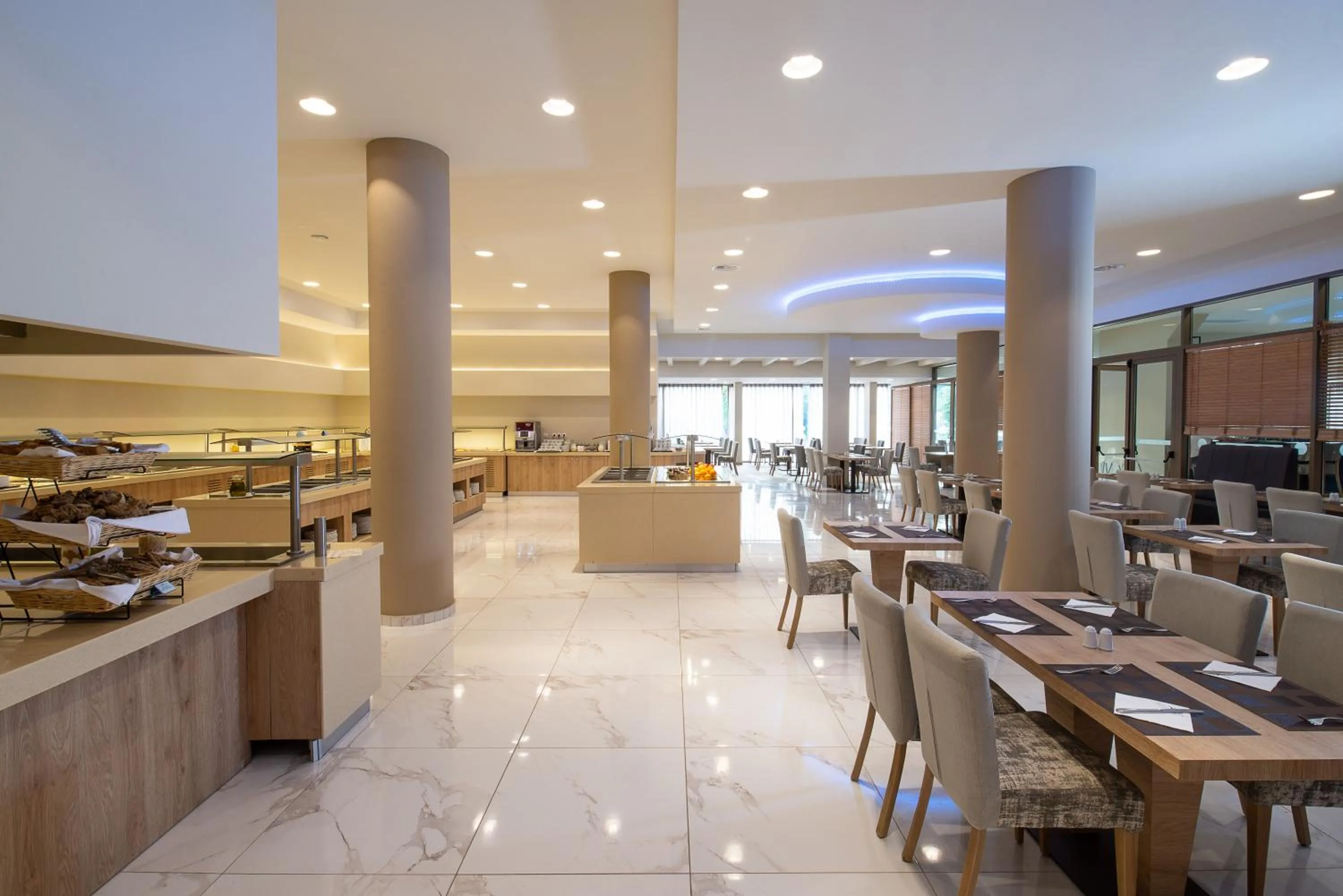 Restaurant/places to eat in Poseidon Hotel Sea Resort
