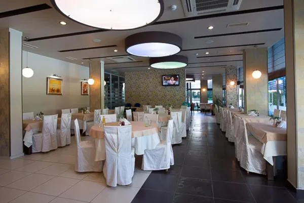 Restaurant/places to eat in Regata Palace Hotel