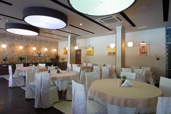 Restaurant/places to eat in Regata Palace Hotel