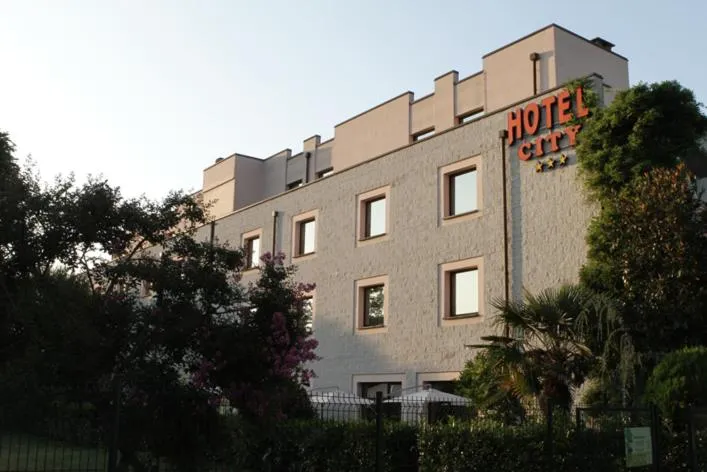 Facade/entrance in Hotel City