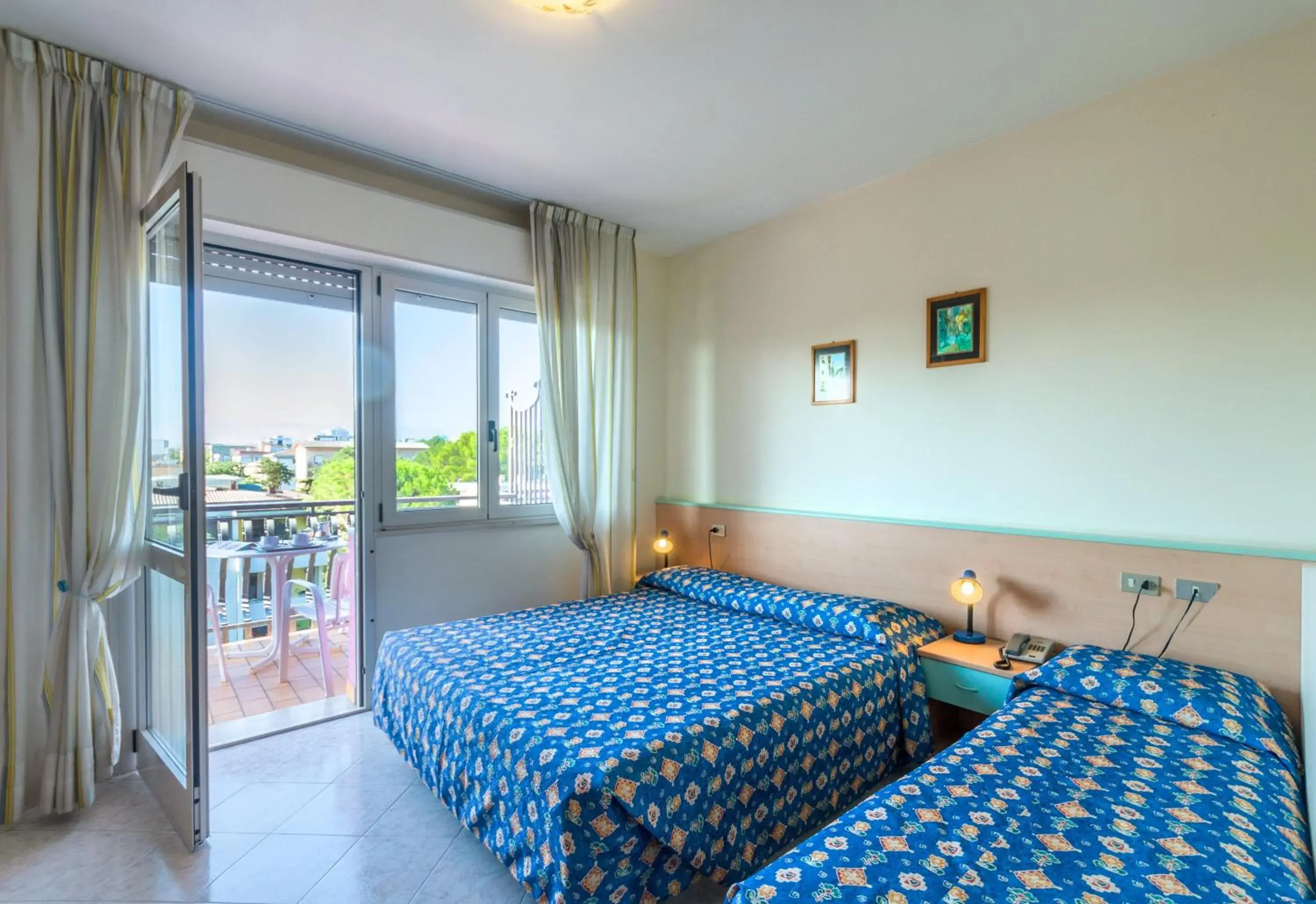 Triple Room in Hotel Di Giovanni Triple Room in Hotel Di Giovanni