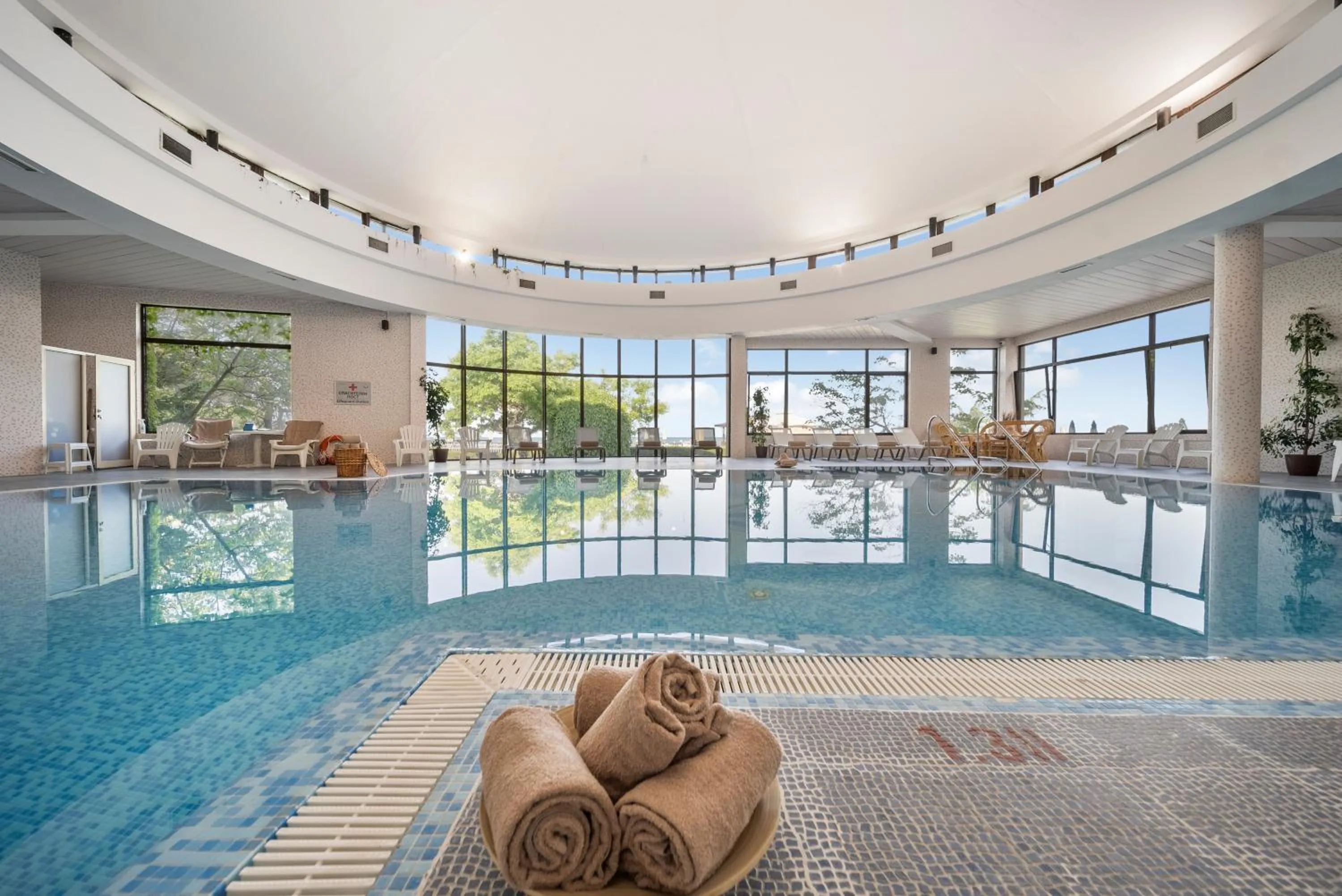 Swimming pool in HVD Riviera Beach Ultra All Inclusive & Mineral Pool - Private Beach & Free Parking