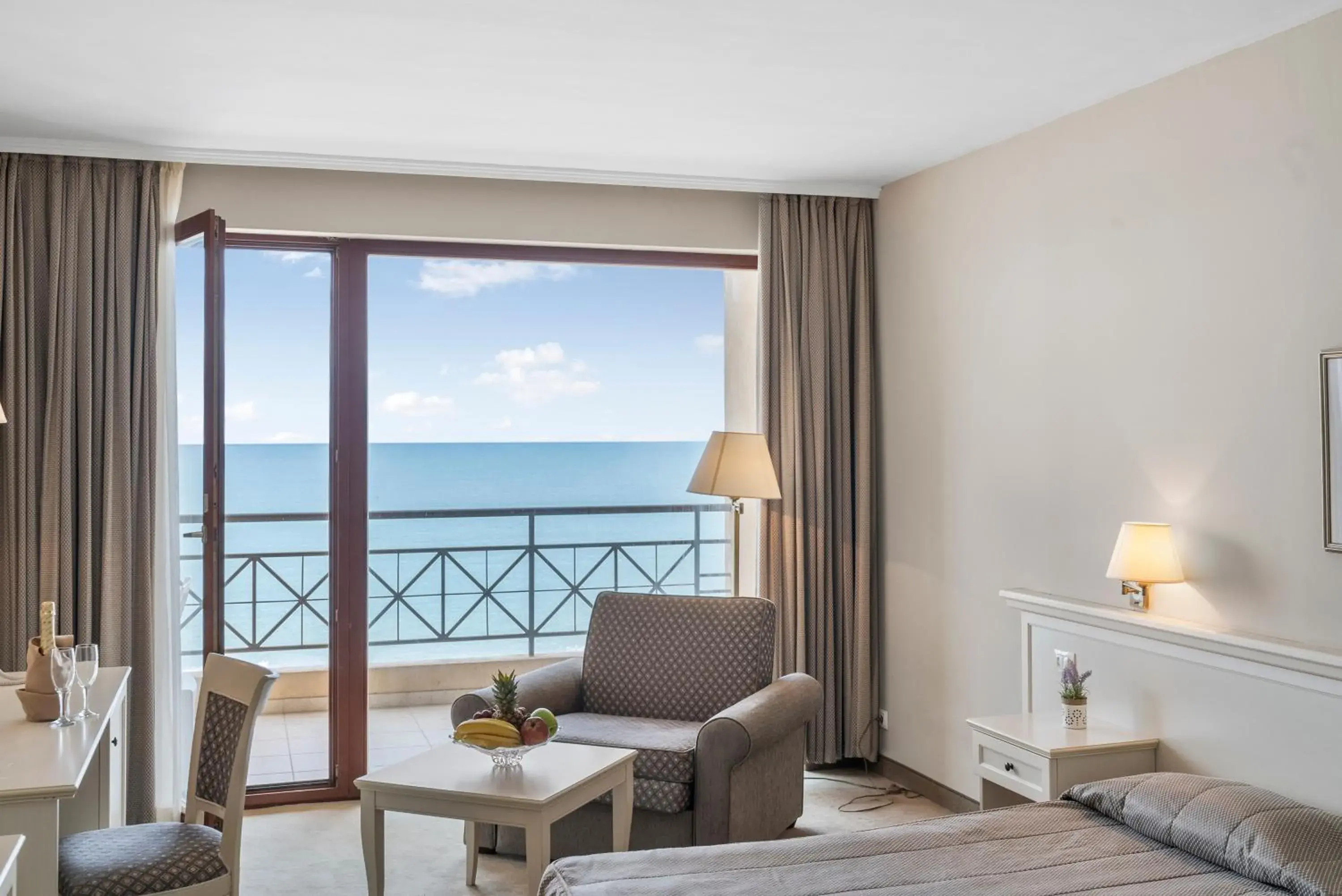 Family Room with Sea View in HVD Riviera Beach Ultra All Inclusive & Mineral Pool - Private Beach & Free Parking Family Room with Sea View in HVD Riviera Beach Ultra All Inclusive & Mineral Pool - Private Beach & Free Parking