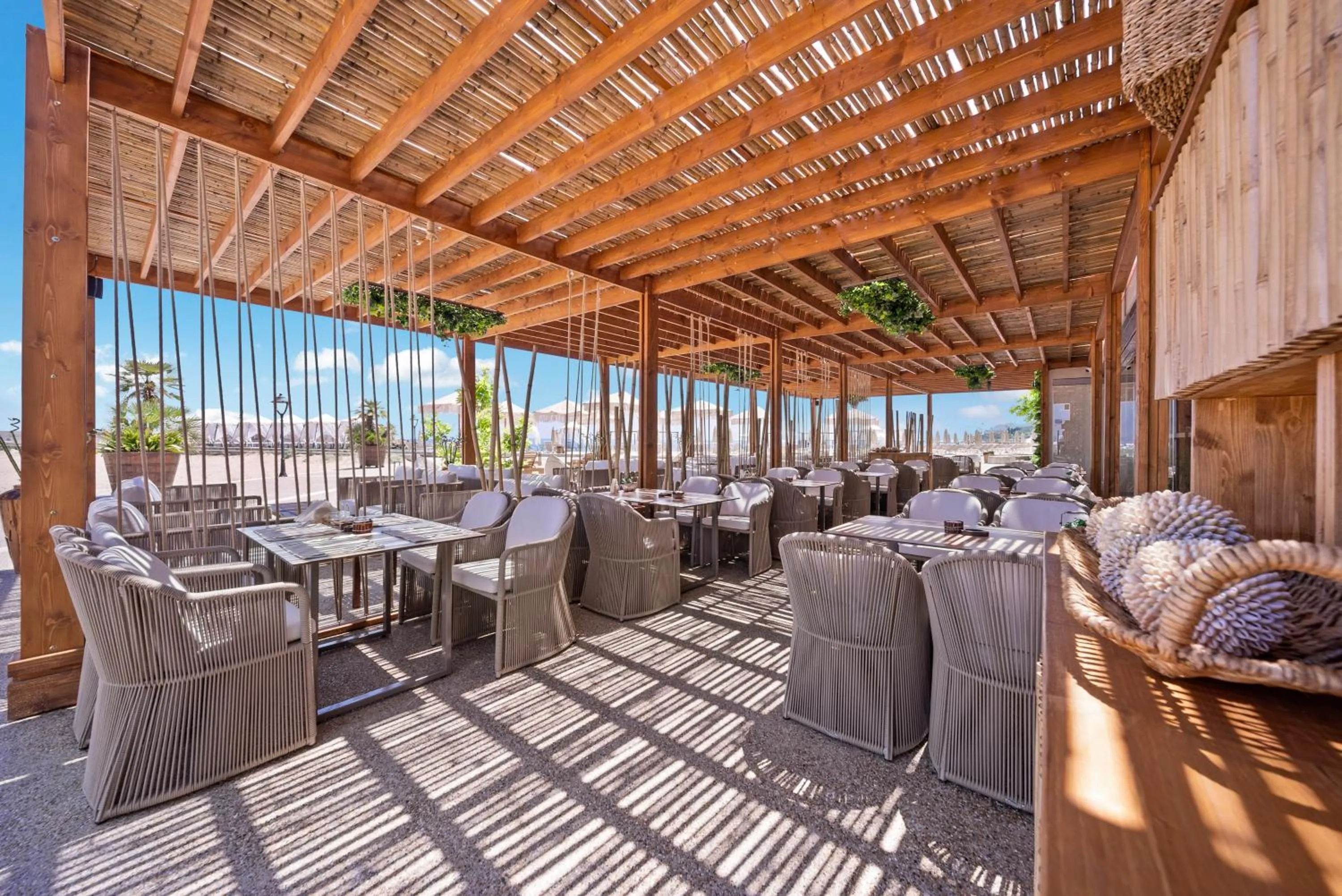 Restaurant/places to eat in HVD Riviera Beach Ultra All Inclusive & Mineral Pool - Private Beach & Free Parking